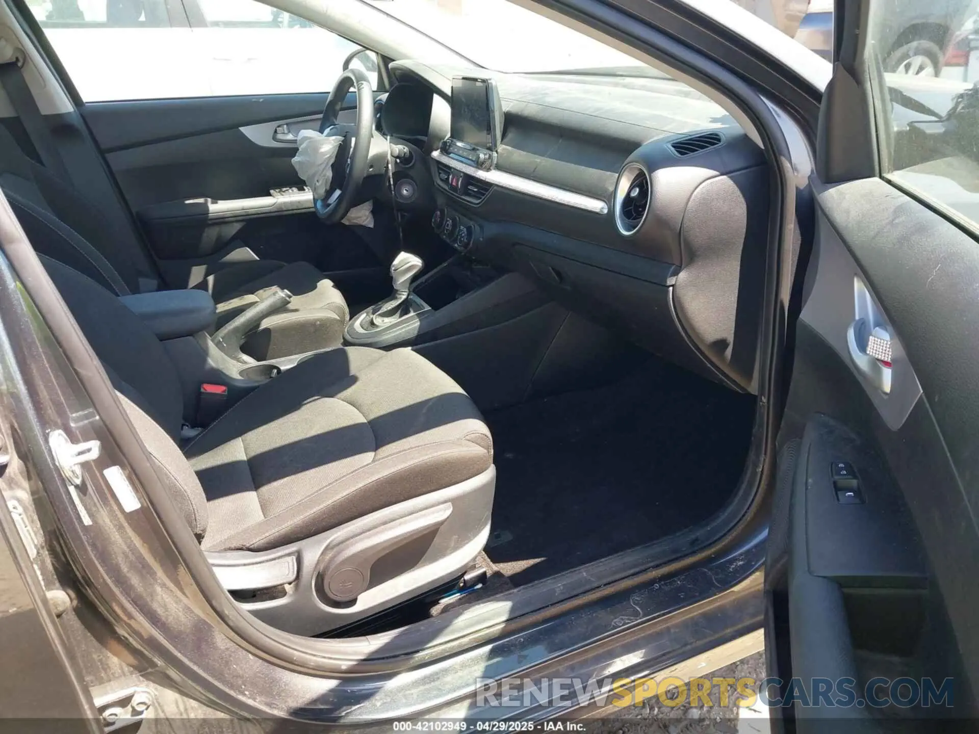 5 Photograph of a damaged car 3KPF24AD1RE758950 KIA FORTE 2024