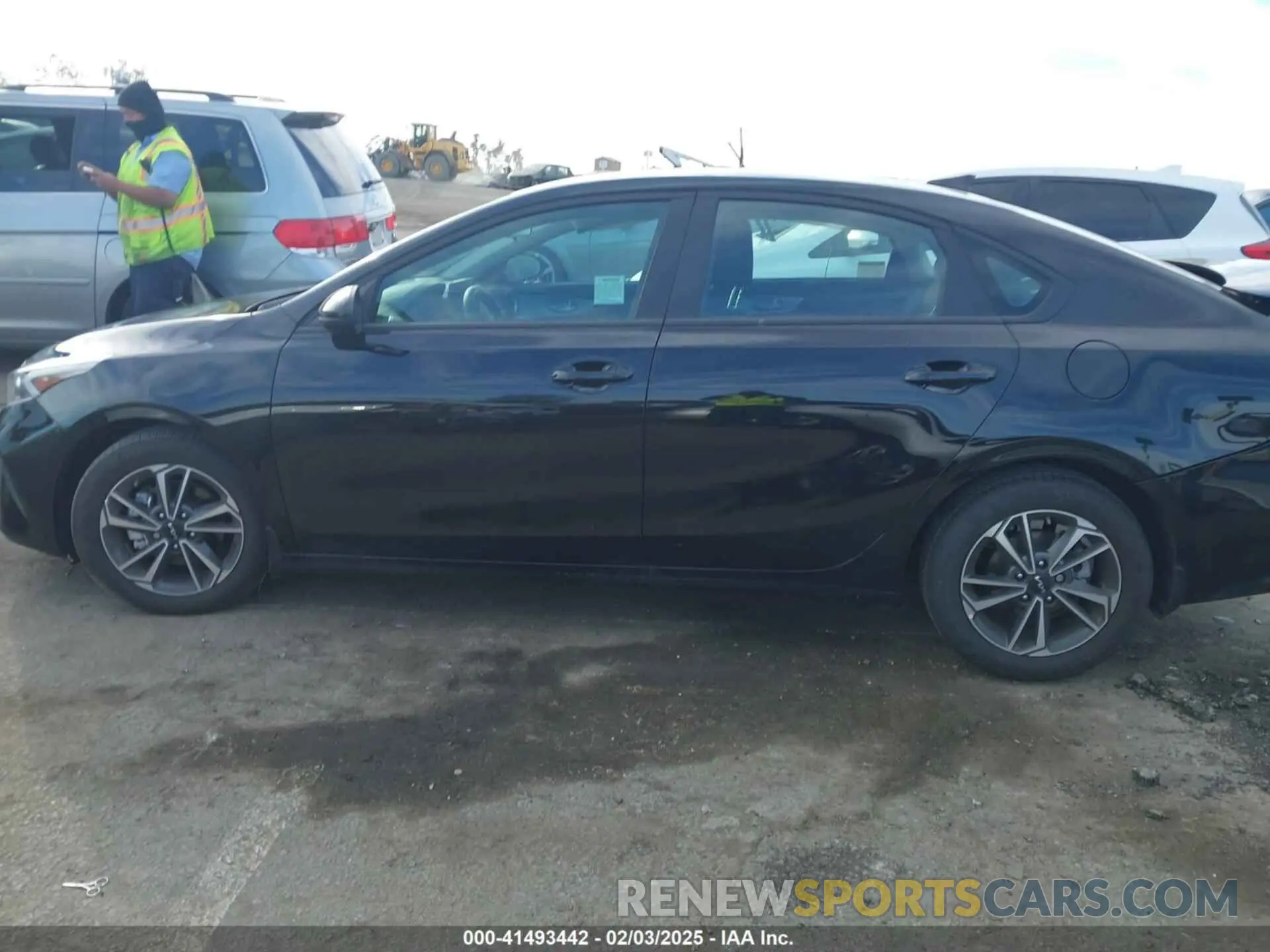 14 Photograph of a damaged car 3KPF24AD1RE760133 KIA FORTE 2024