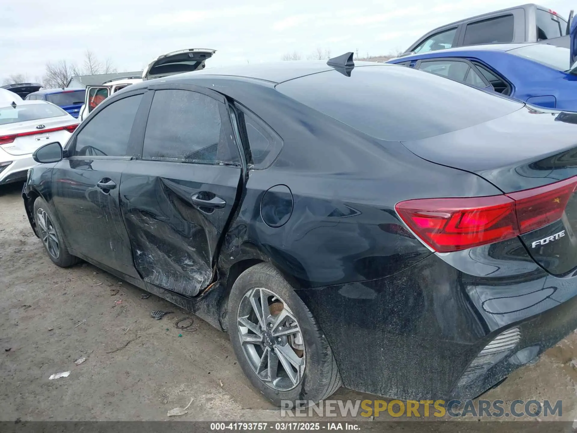 14 Photograph of a damaged car 3KPF24AD1RE779295 KIA FORTE 2024
