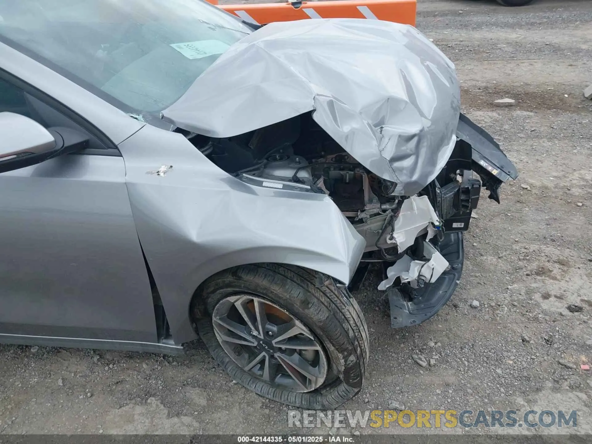 17 Photograph of a damaged car 3KPF24AD2RE703987 KIA FORTE 2024