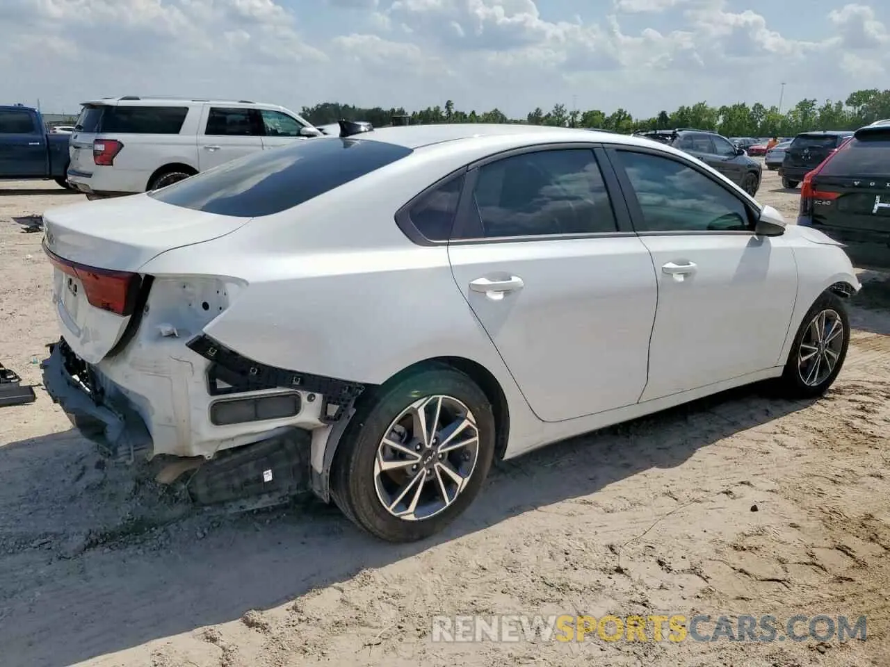 3 Photograph of a damaged car 3KPF24AD2RE775028 KIA FORTE 2024