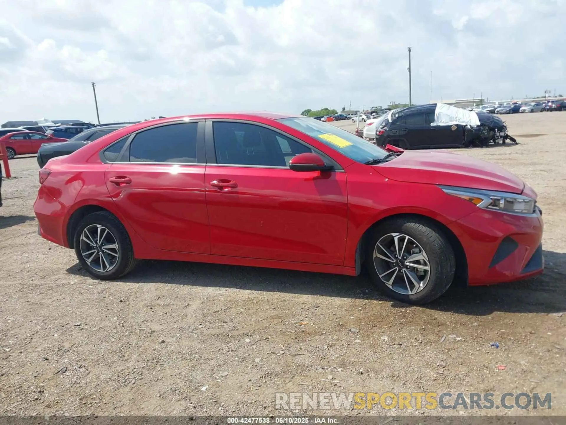 14 Photograph of a damaged car 3KPF24AD2RE837236 KIA FORTE 2024