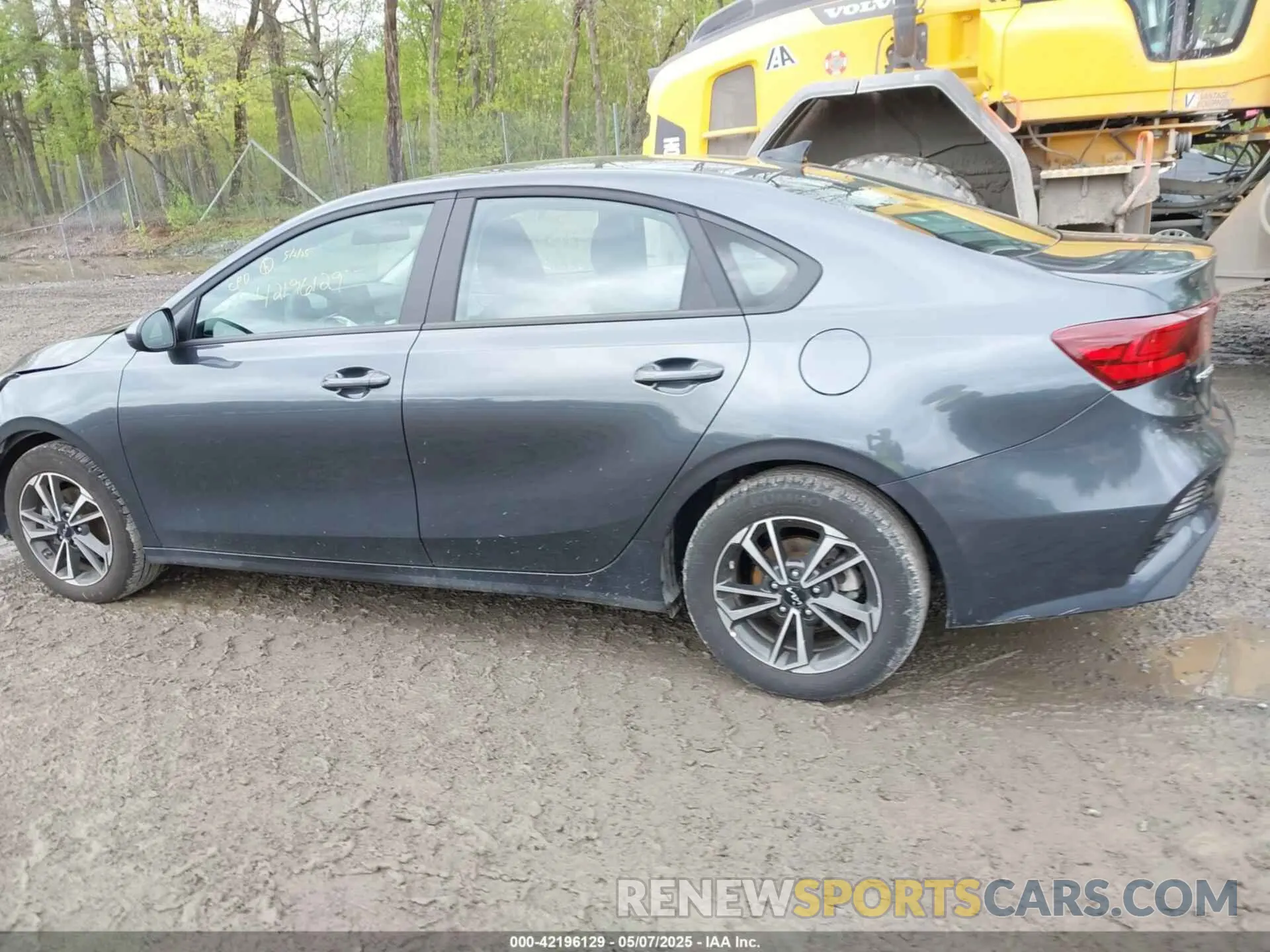 14 Photograph of a damaged car 3KPF24AD3RE806366 KIA FORTE 2024