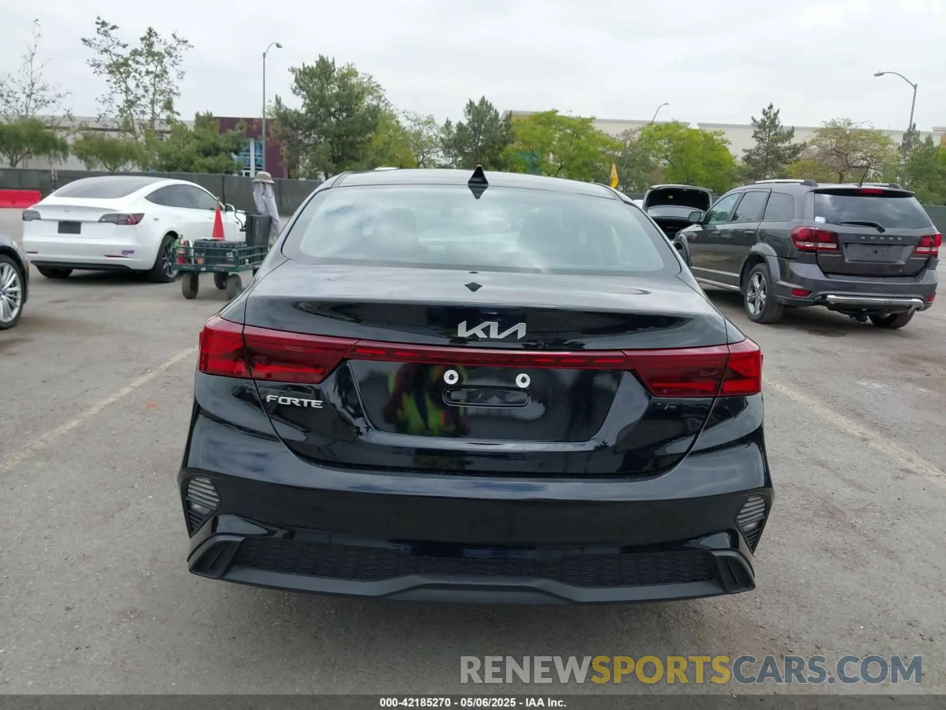 17 Photograph of a damaged car 3KPF24AD3RE817366 KIA FORTE 2024