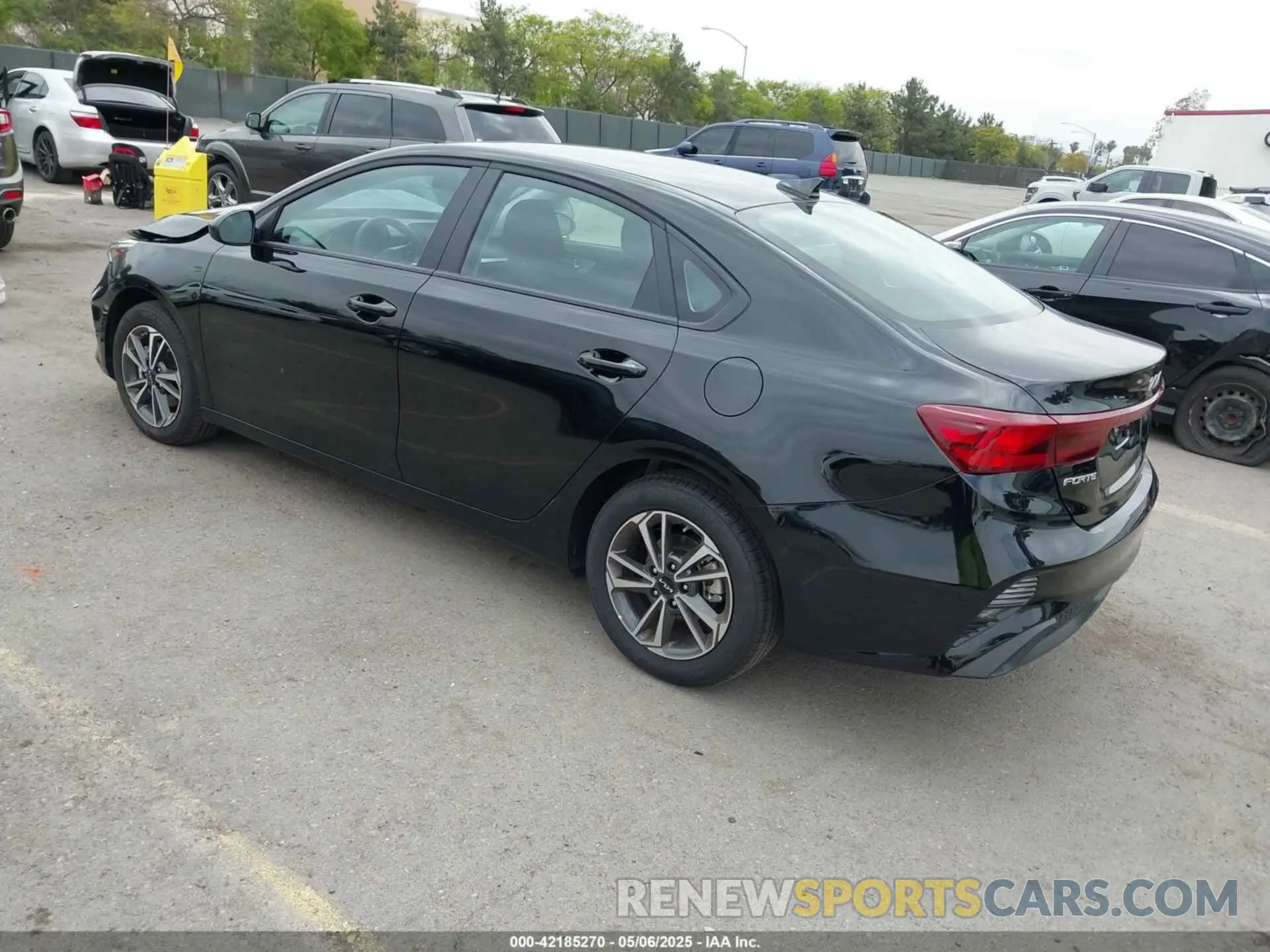 3 Photograph of a damaged car 3KPF24AD3RE817366 KIA FORTE 2024