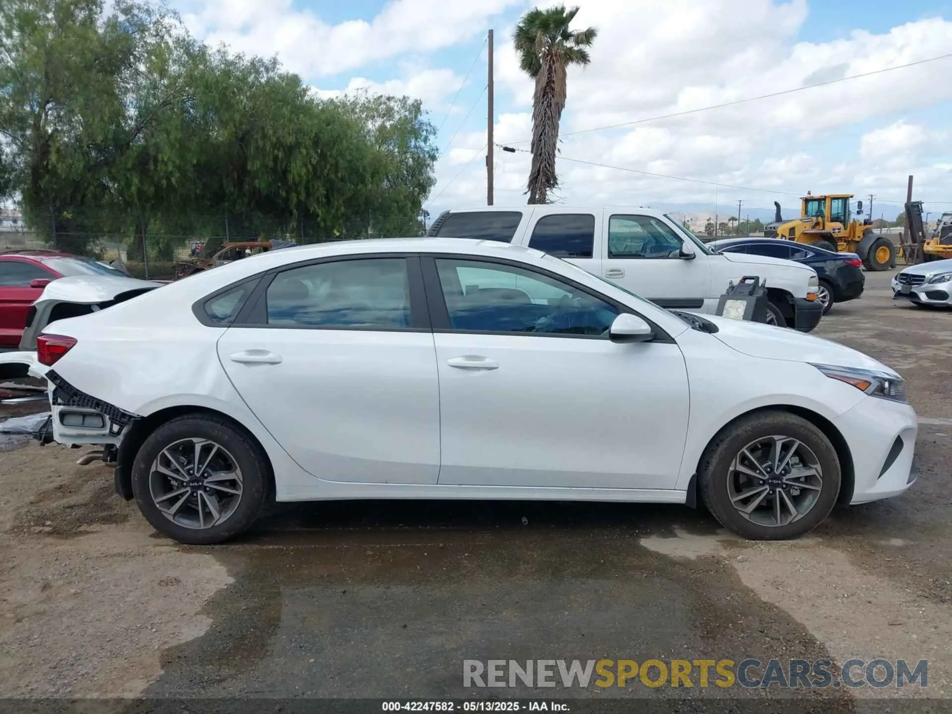 14 Photograph of a damaged car 3KPF24AD3RE819344 KIA FORTE 2024