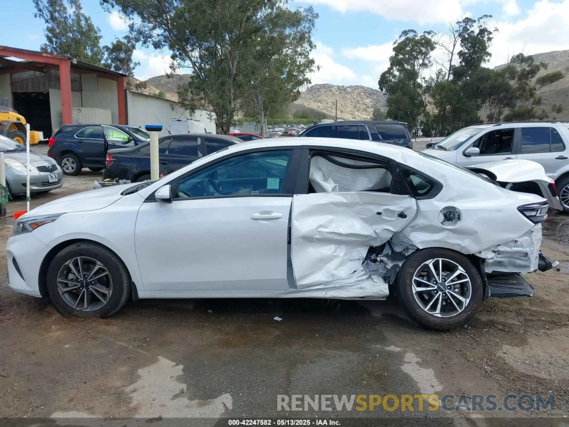 15 Photograph of a damaged car 3KPF24AD3RE819344 KIA FORTE 2024