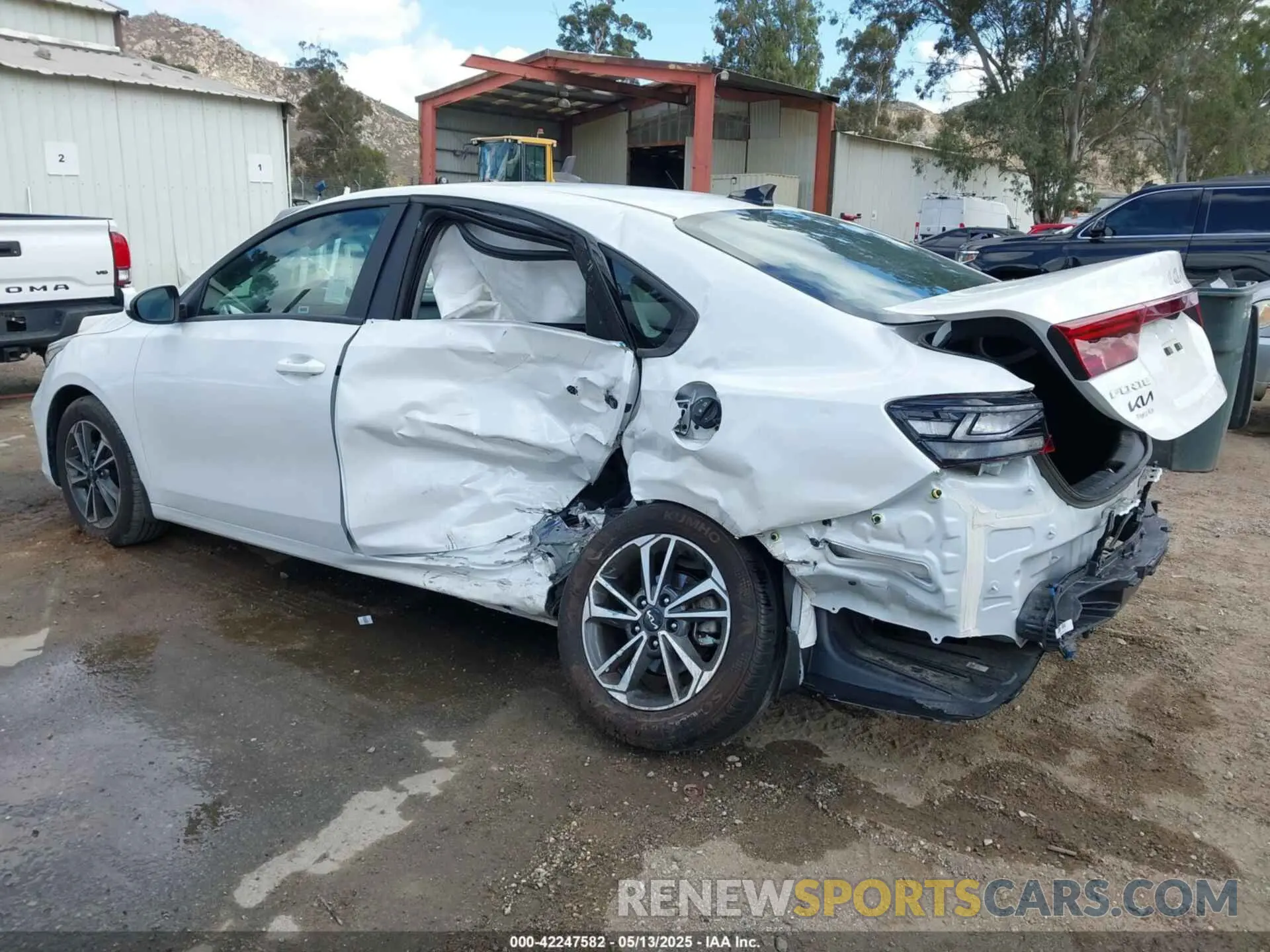 3 Photograph of a damaged car 3KPF24AD3RE819344 KIA FORTE 2024