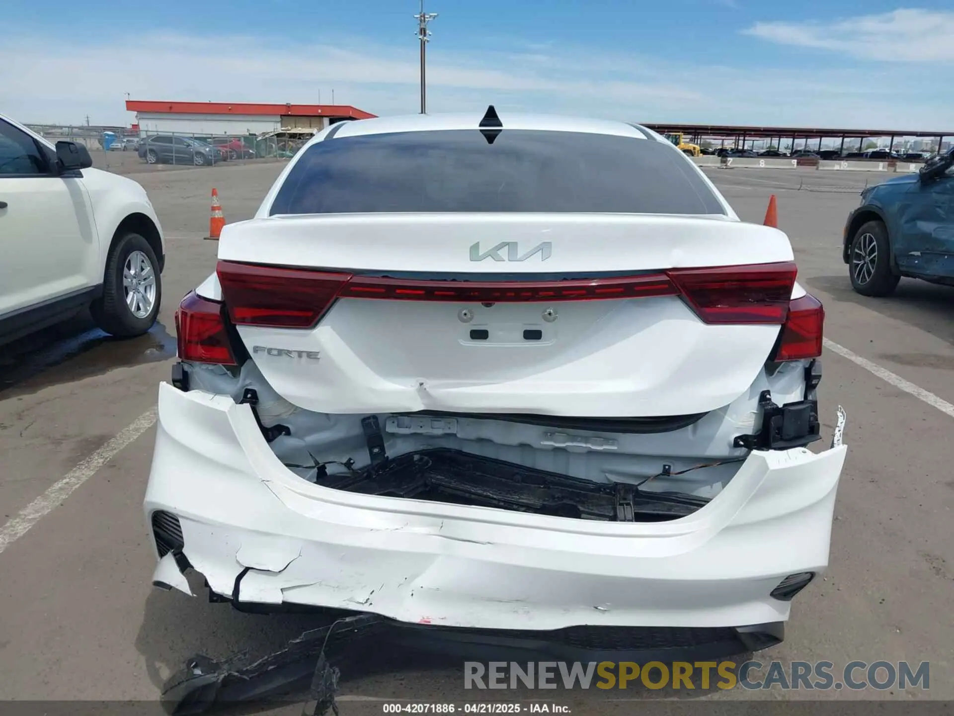 16 Photograph of a damaged car 3KPF24AD3RE820669 KIA FORTE 2024