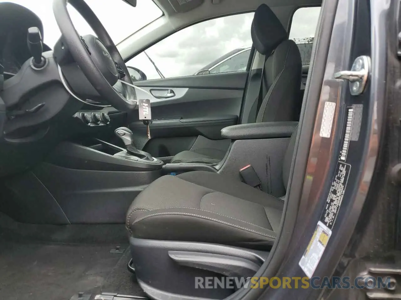 7 Photograph of a damaged car 3KPF24AD4RE704929 KIA FORTE 2024