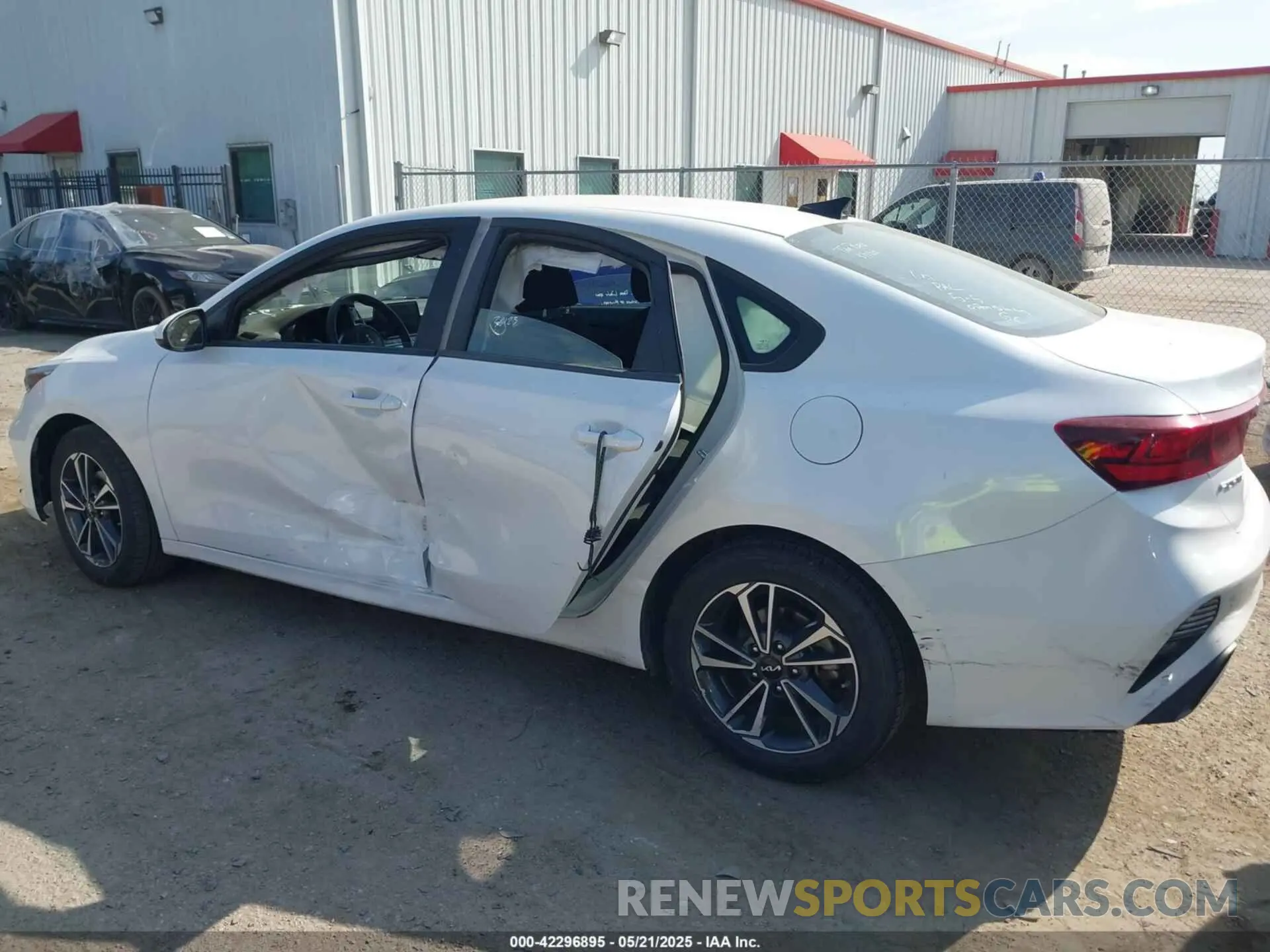 14 Photograph of a damaged car 3KPF24AD4RE728857 KIA FORTE 2024