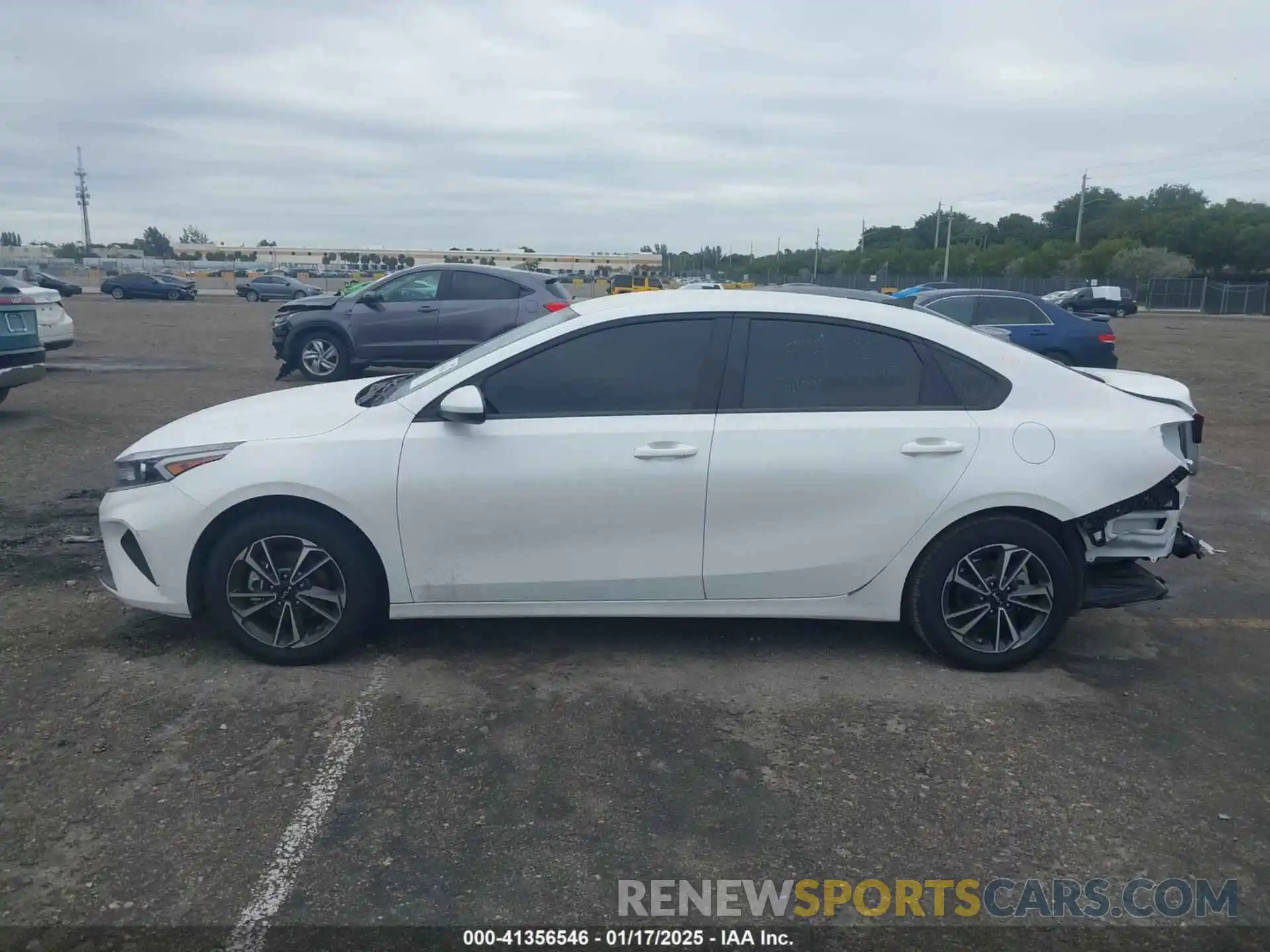 14 Photograph of a damaged car 3KPF24AD4RE728955 KIA FORTE 2024