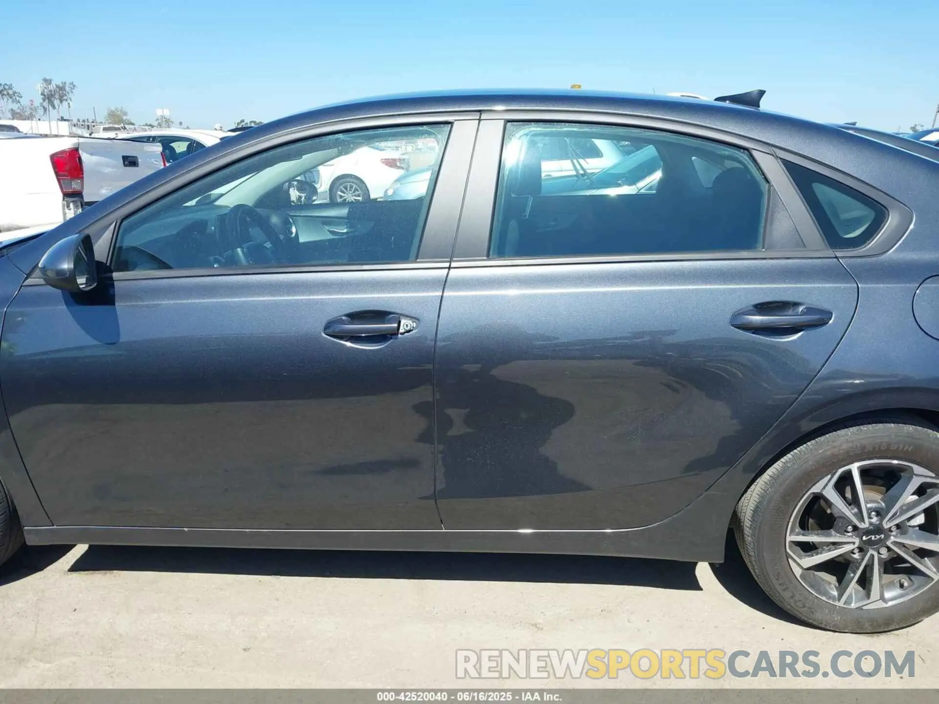 14 Photograph of a damaged car 3KPF24AD4RE730477 KIA FORTE 2024