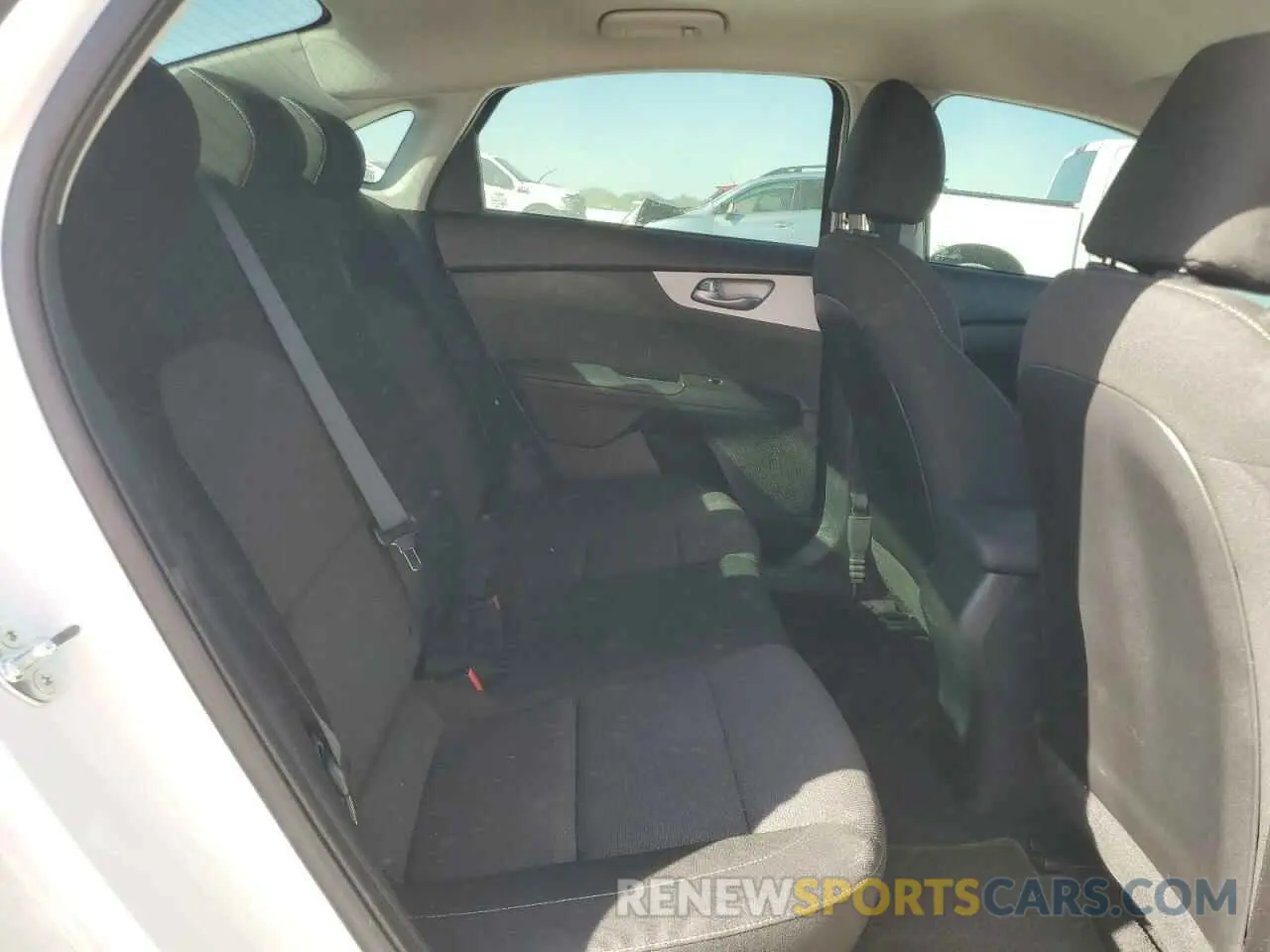 10 Photograph of a damaged car 3KPF24AD4RE744427 KIA FORTE 2024