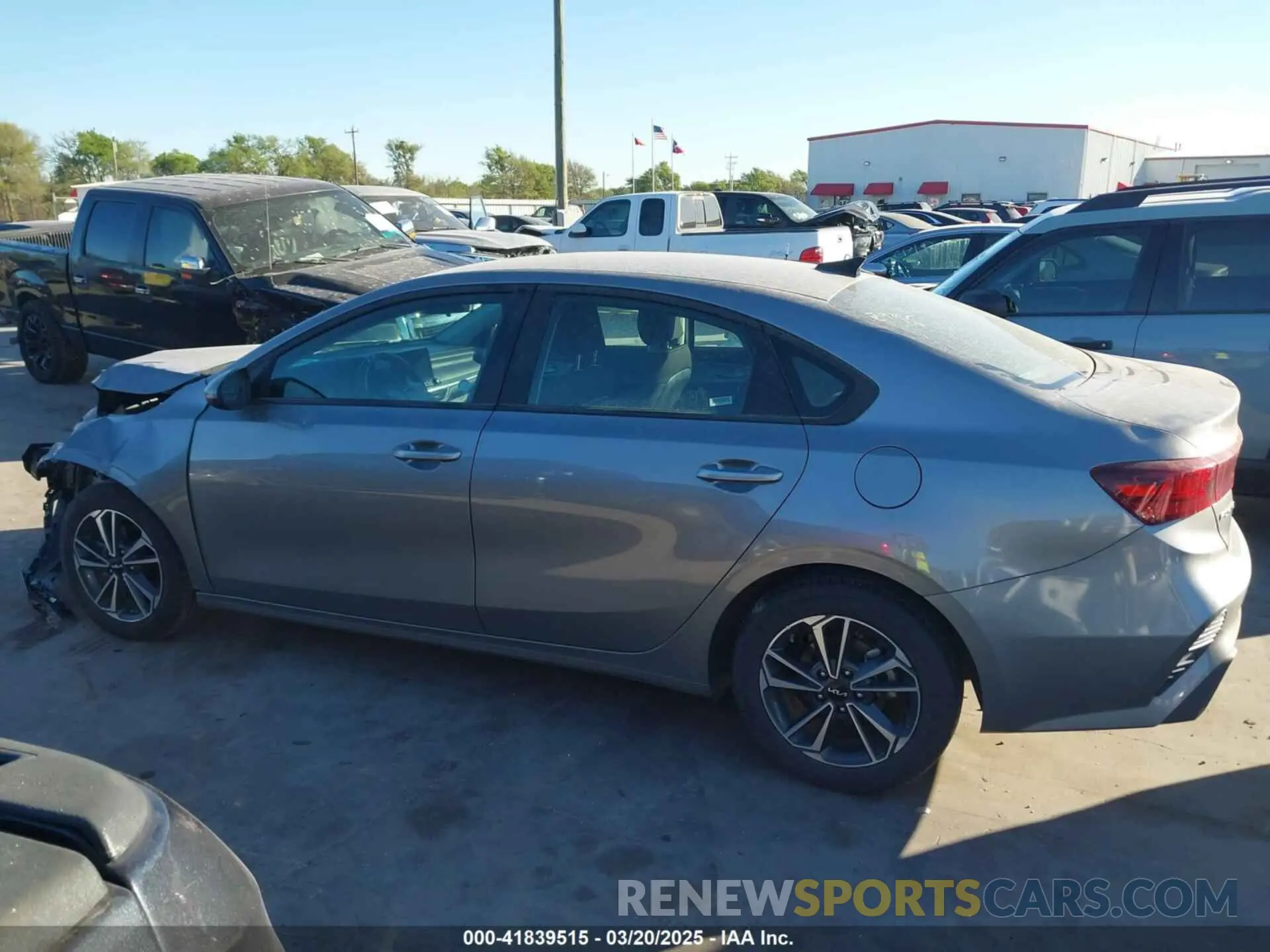 14 Photograph of a damaged car 3KPF24AD4RE752995 KIA FORTE 2024