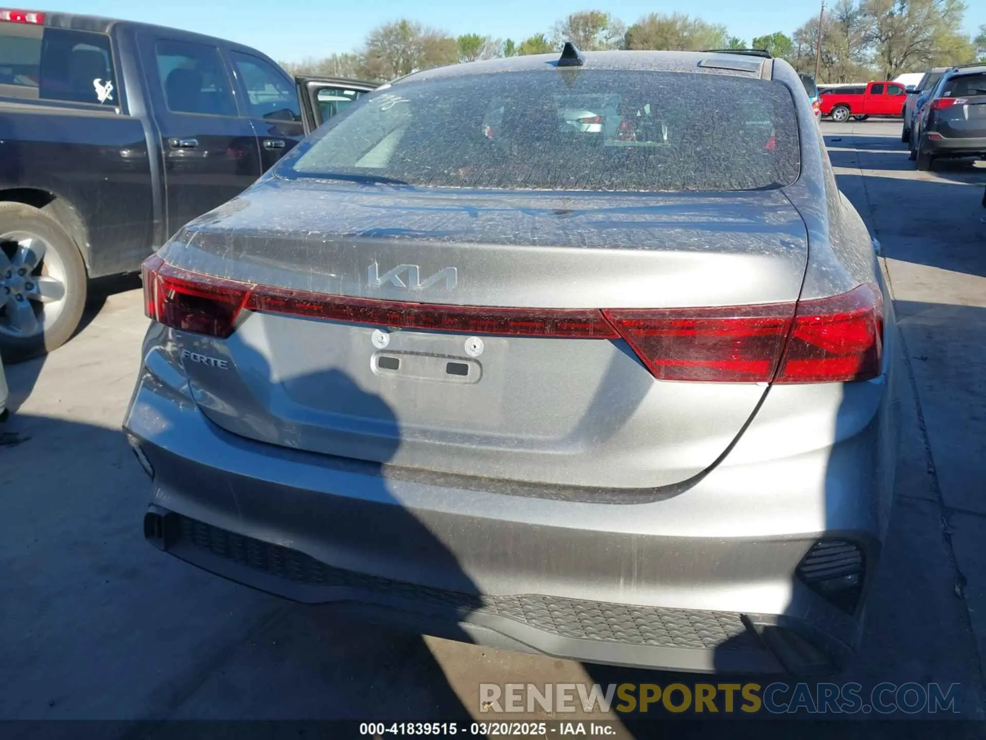 16 Photograph of a damaged car 3KPF24AD4RE752995 KIA FORTE 2024
