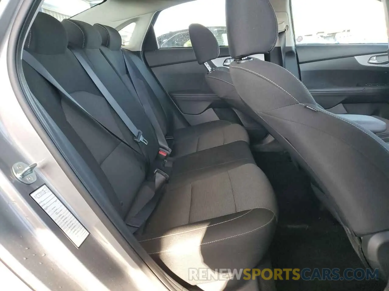 10 Photograph of a damaged car 3KPF24AD4RE781154 KIA FORTE 2024