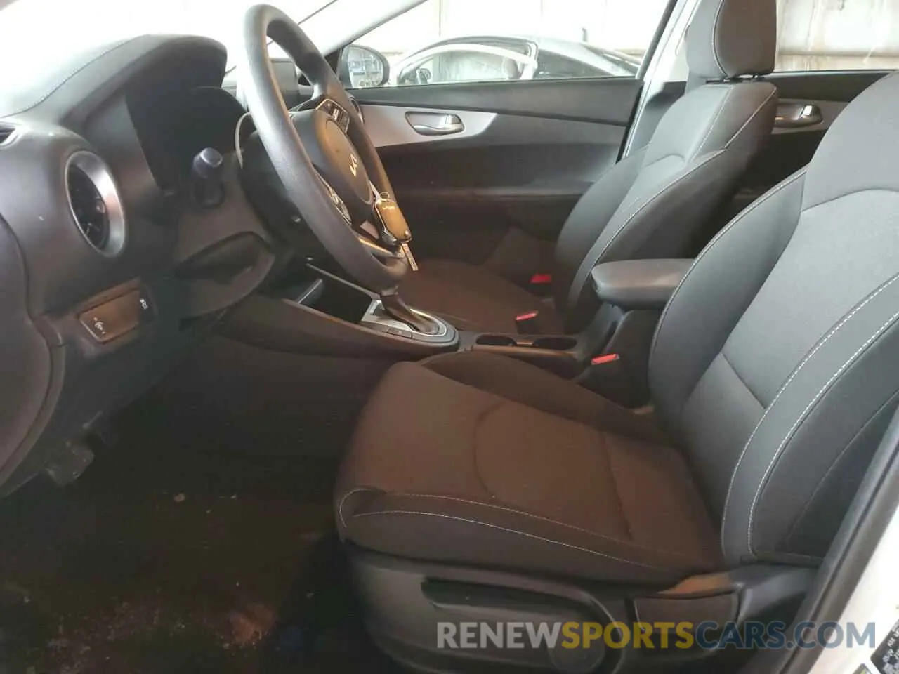 7 Photograph of a damaged car 3KPF24AD4RE810538 KIA FORTE 2024