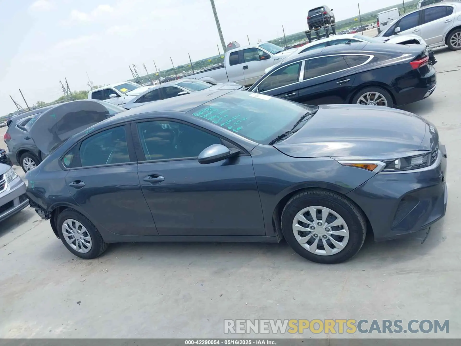 14 Photograph of a damaged car 3KPF24AD4RE823192 KIA FORTE 2024