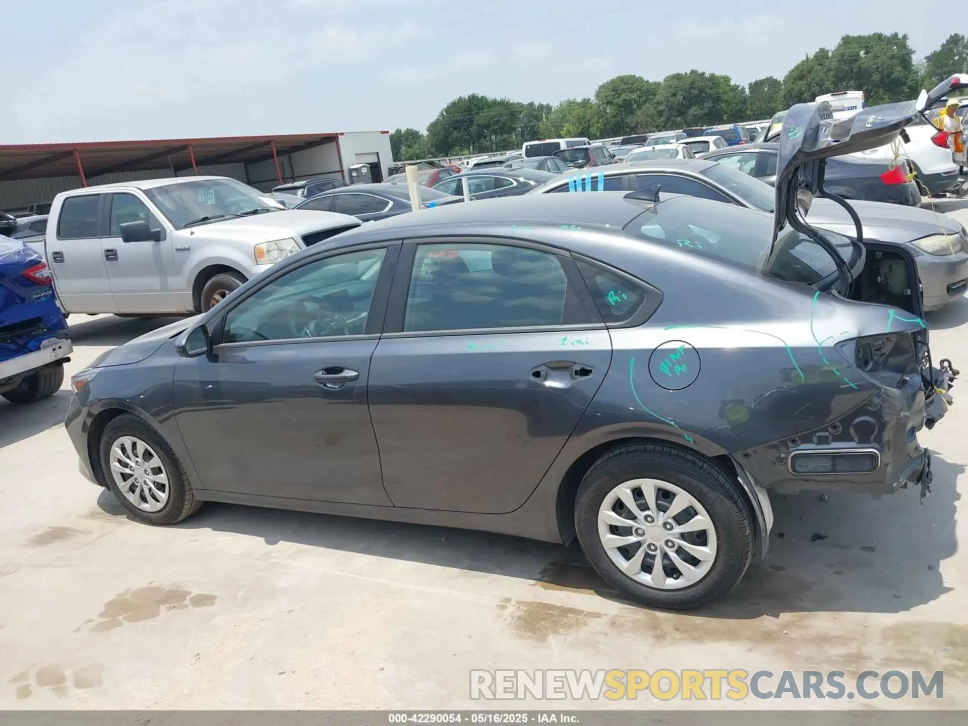 15 Photograph of a damaged car 3KPF24AD4RE823192 KIA FORTE 2024
