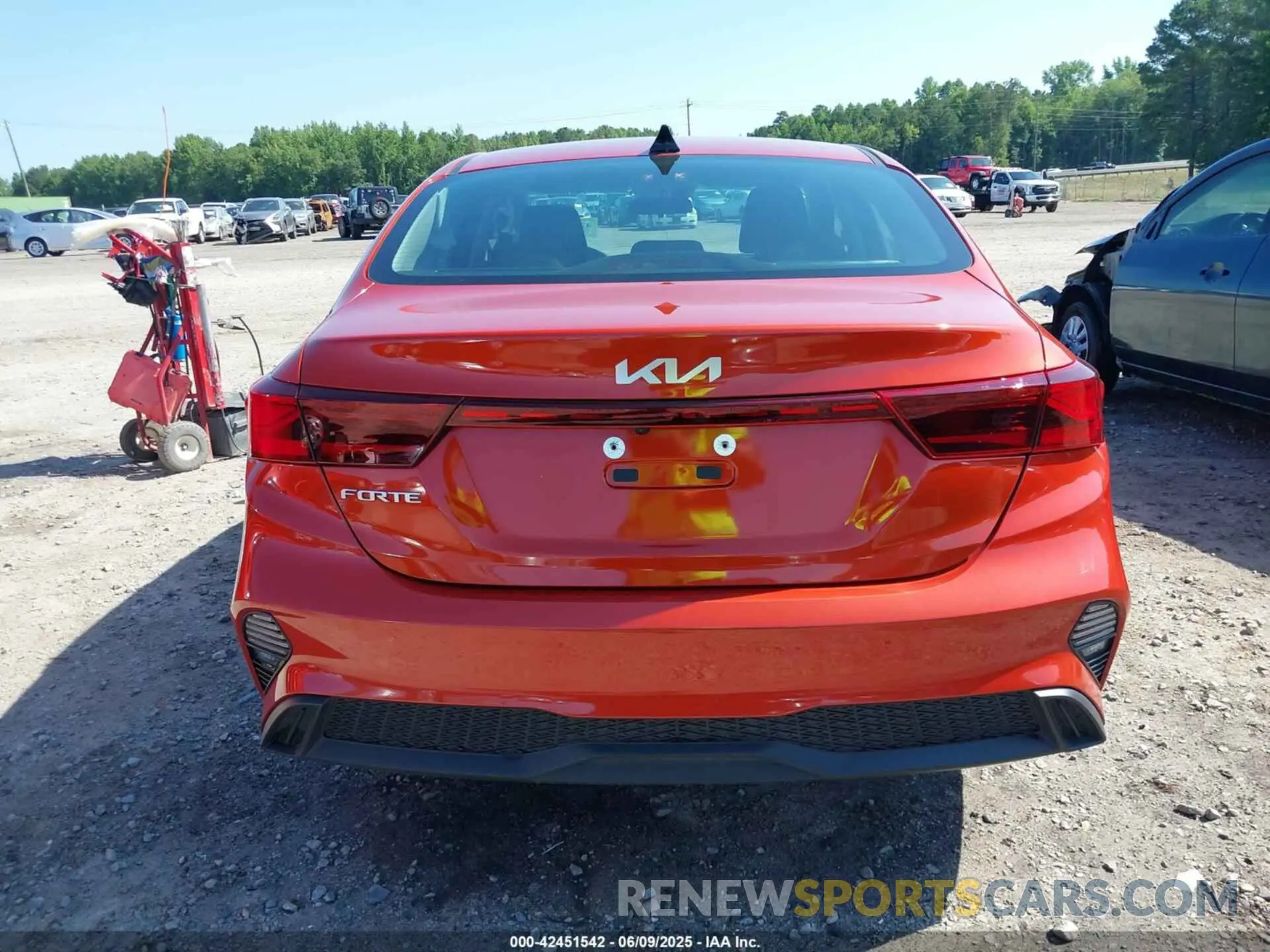 16 Photograph of a damaged car 3KPF24AD5RE726437 KIA FORTE 2024