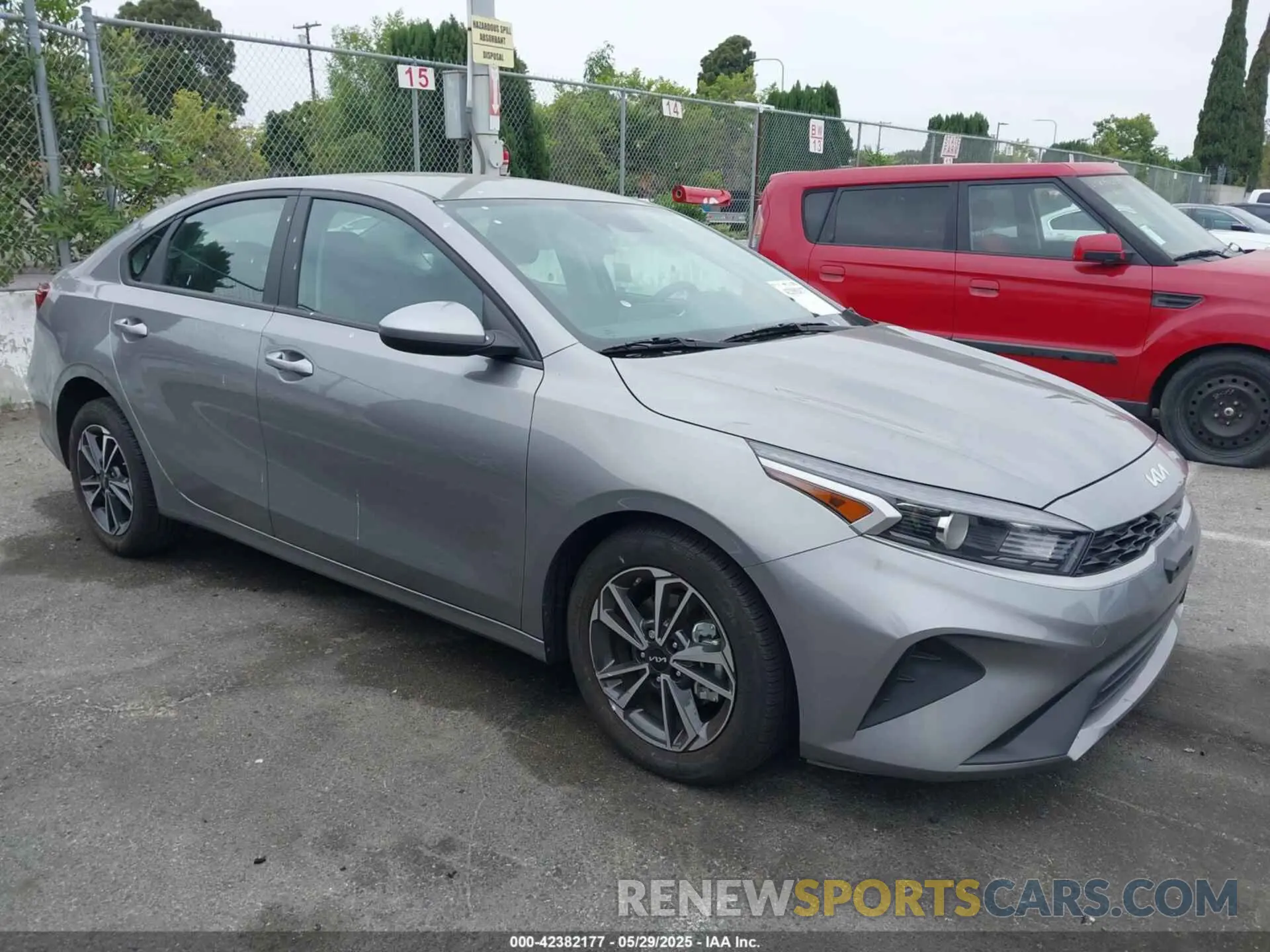 1 Photograph of a damaged car 3KPF24AD5RE736935 KIA FORTE 2024