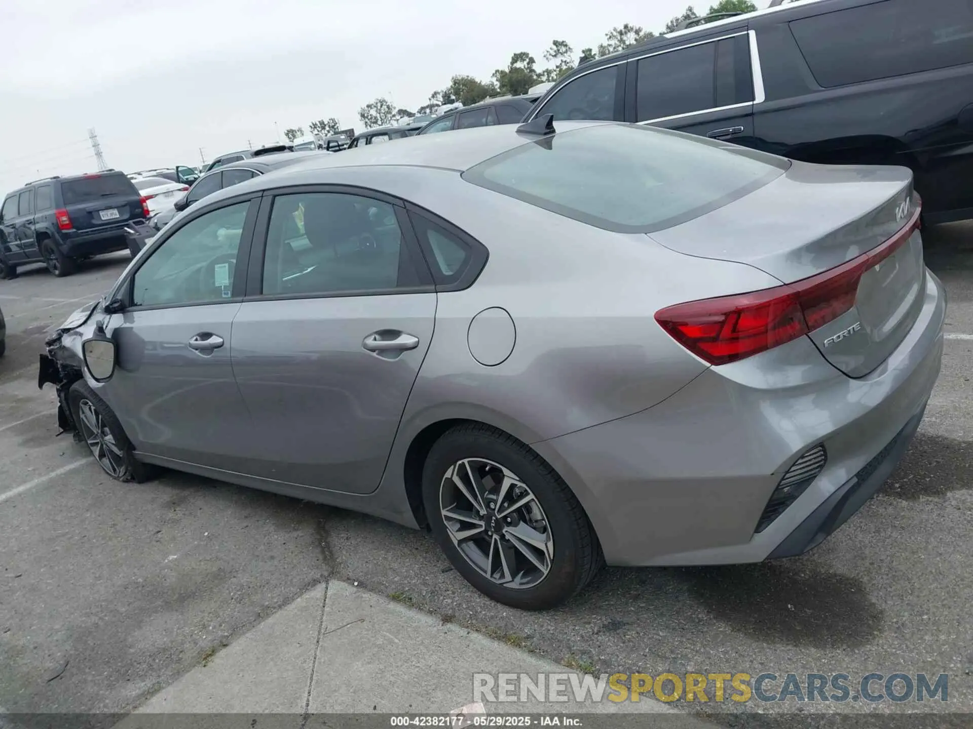 14 Photograph of a damaged car 3KPF24AD5RE736935 KIA FORTE 2024