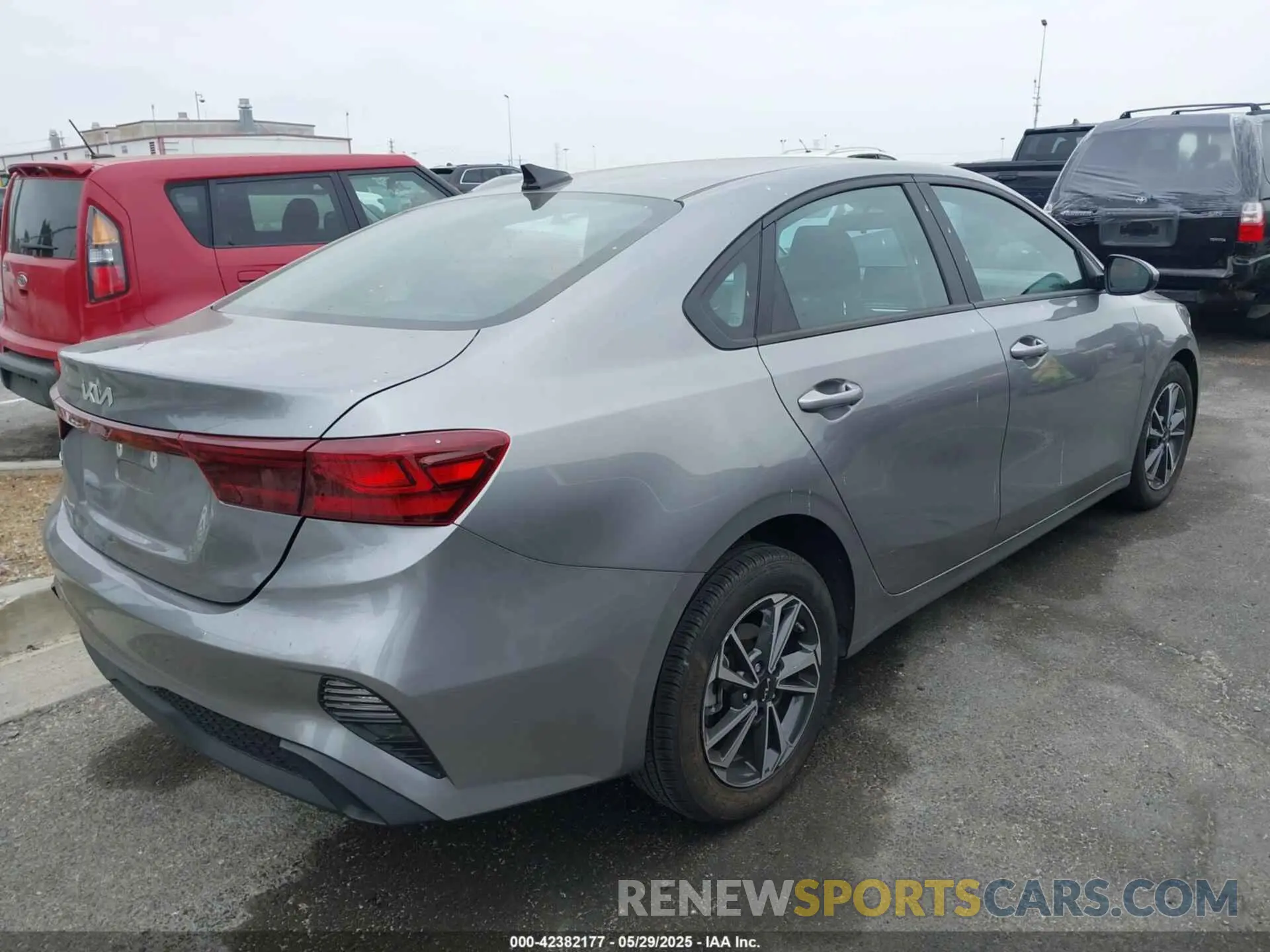 4 Photograph of a damaged car 3KPF24AD5RE736935 KIA FORTE 2024