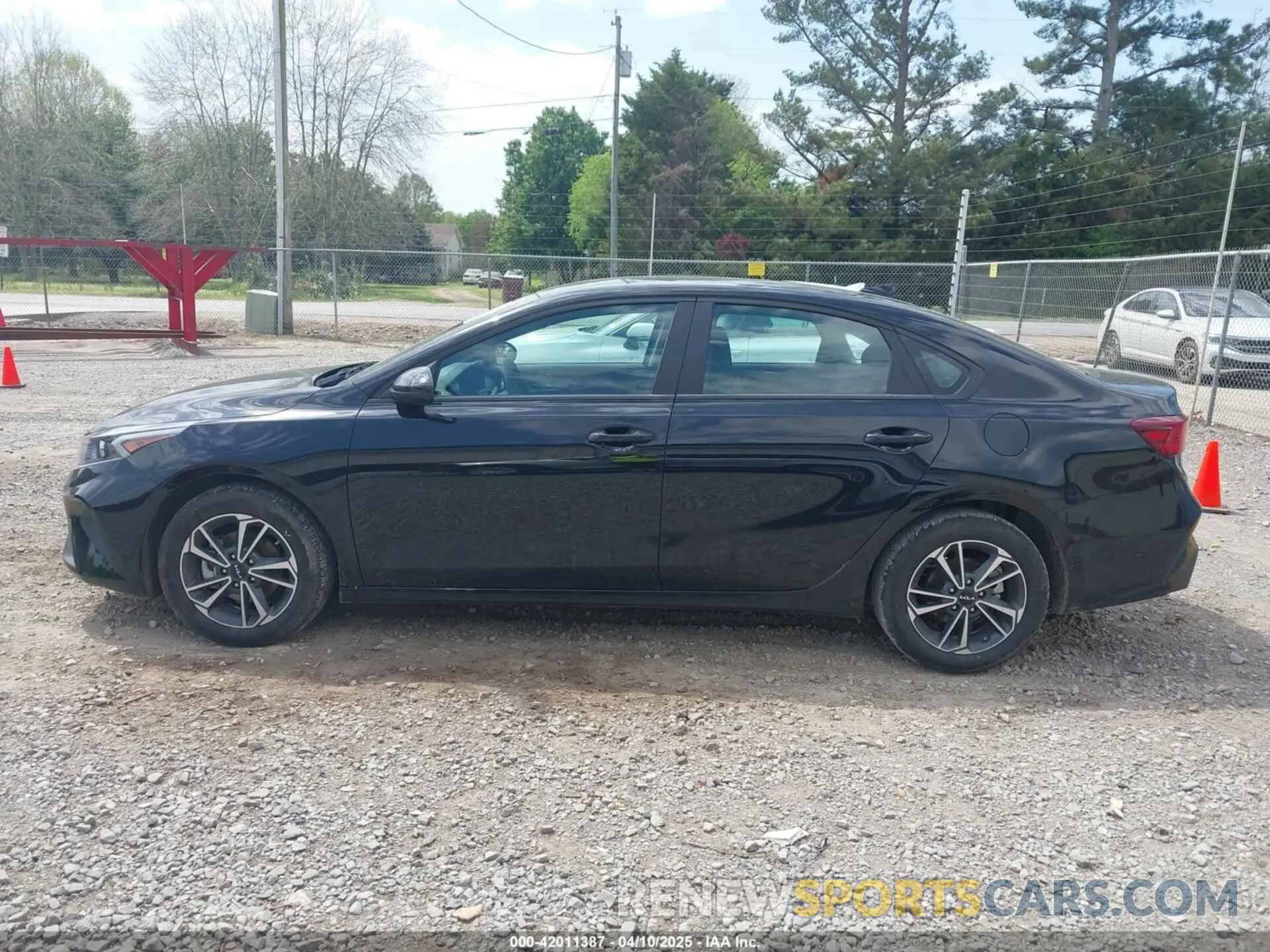 14 Photograph of a damaged car 3KPF24AD5RE748194 KIA FORTE 2024