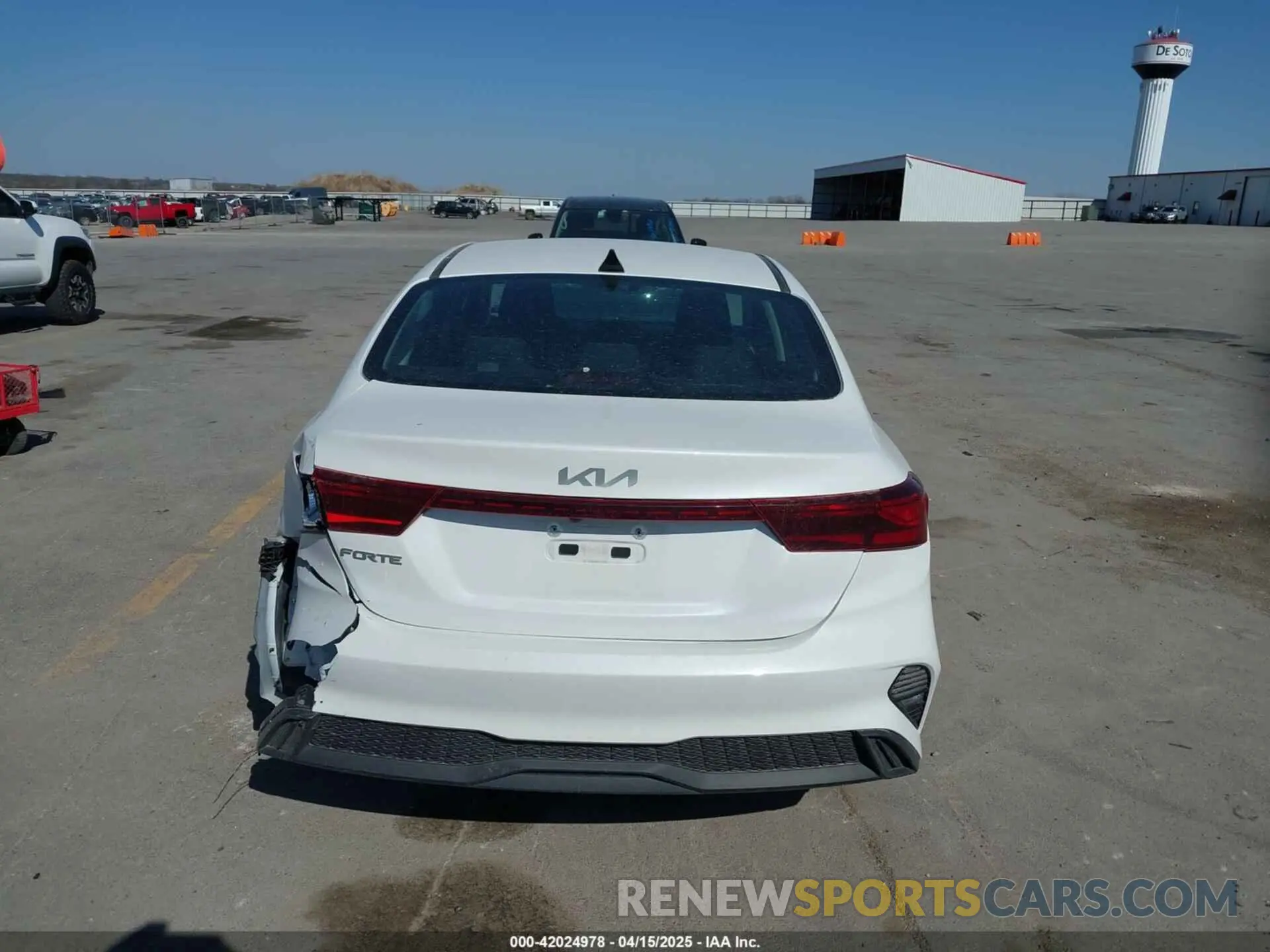 17 Photograph of a damaged car 3KPF24AD5RE750446 KIA FORTE 2024