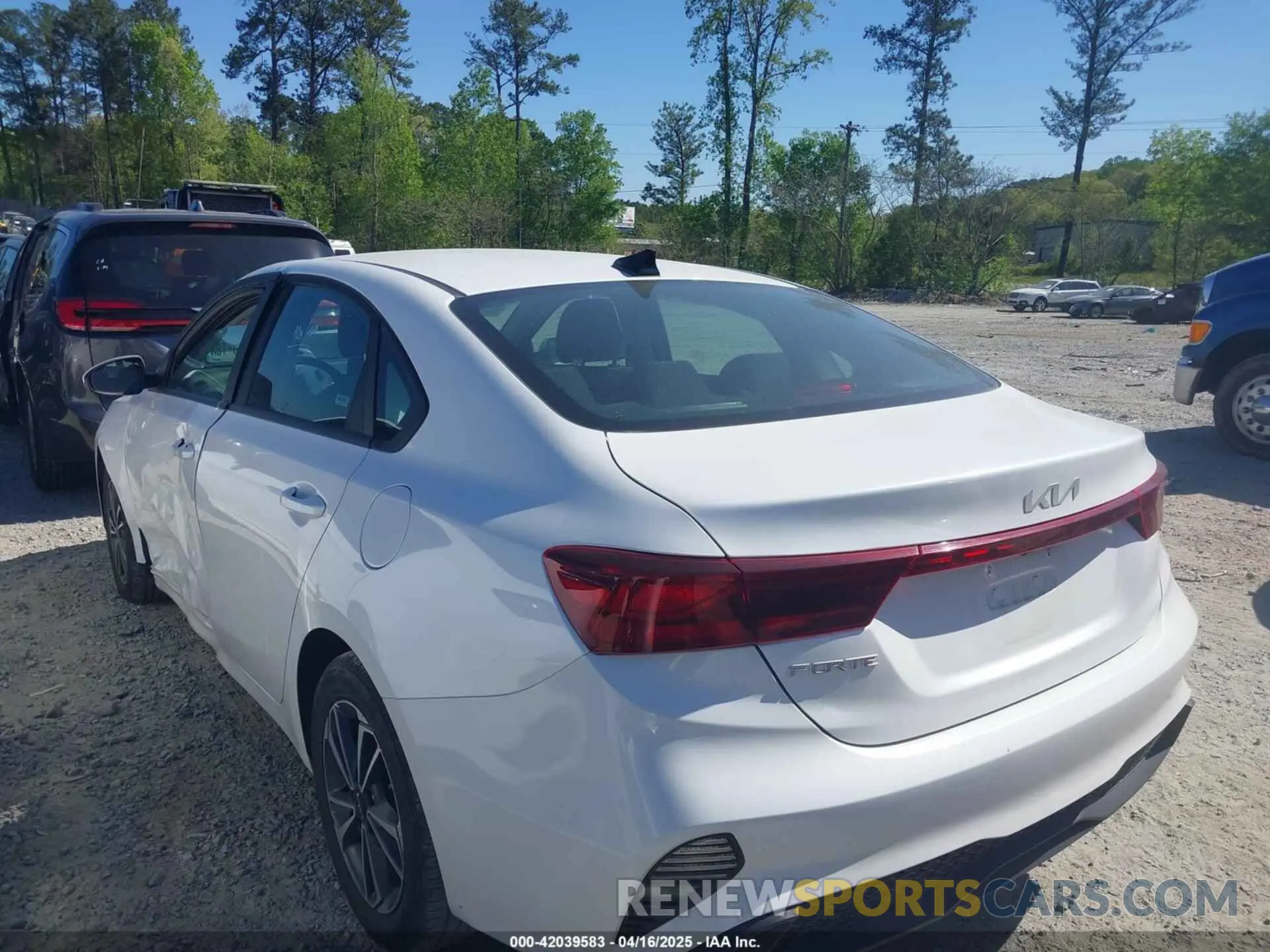 14 Photograph of a damaged car 3KPF24AD5RE755808 KIA FORTE 2024