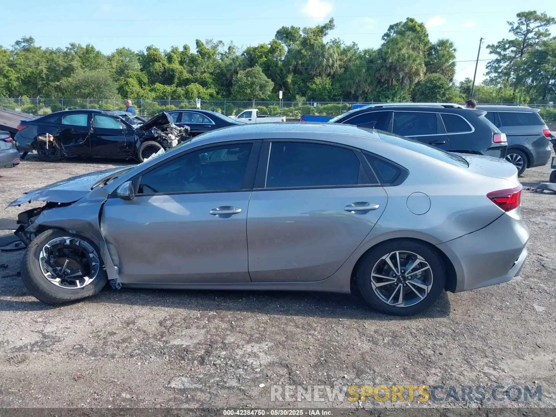 14 Photograph of a damaged car 3KPF24AD5RE791417 KIA FORTE 2024