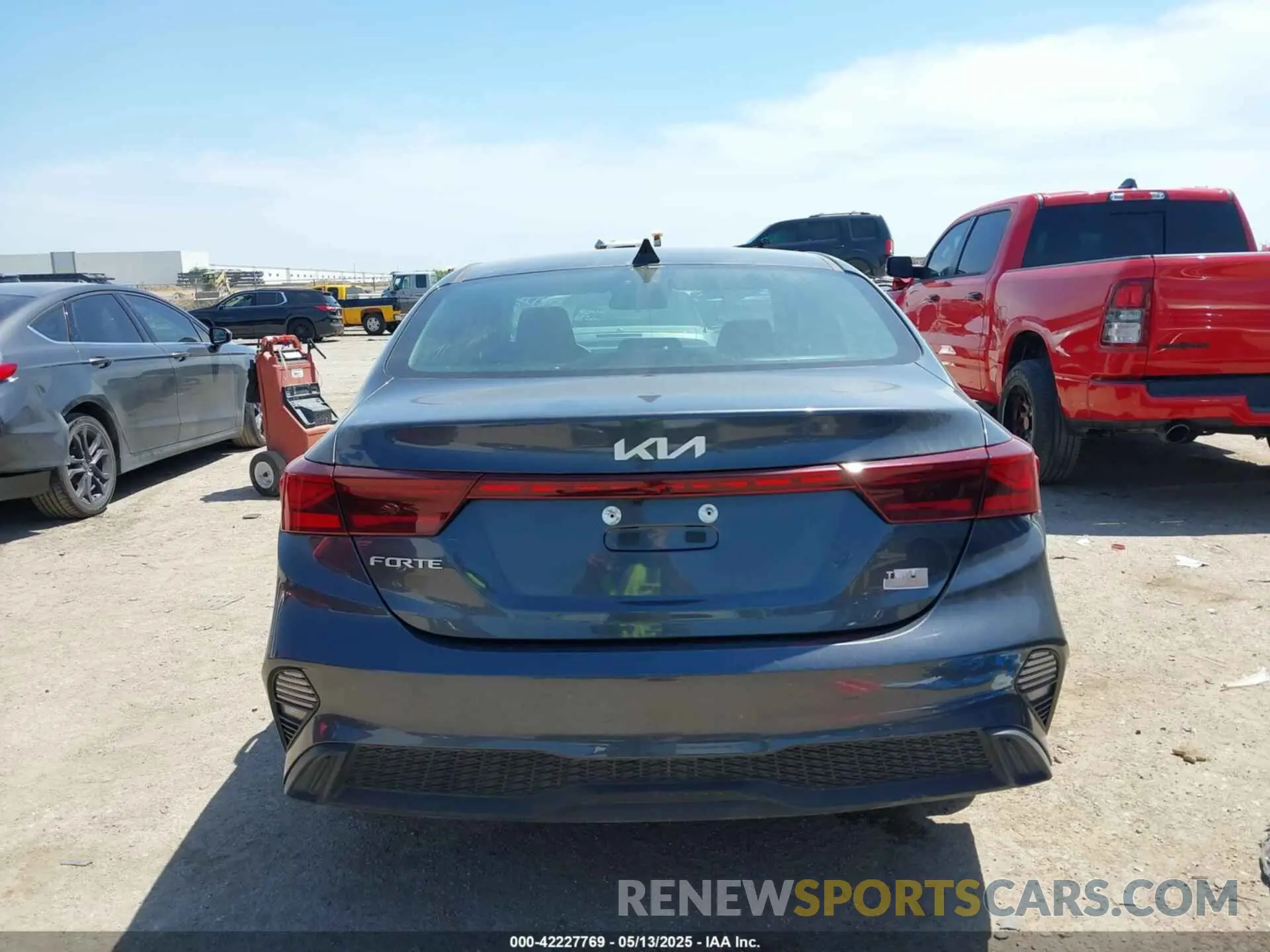 16 Photograph of a damaged car 3KPF24AD5RE799971 KIA FORTE 2024