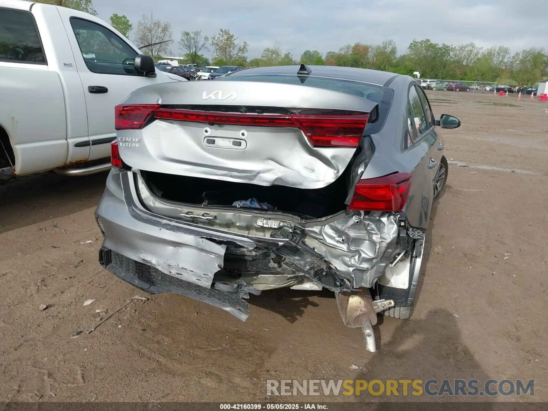 6 Photograph of a damaged car 3KPF24AD5RE811424 KIA FORTE 2024