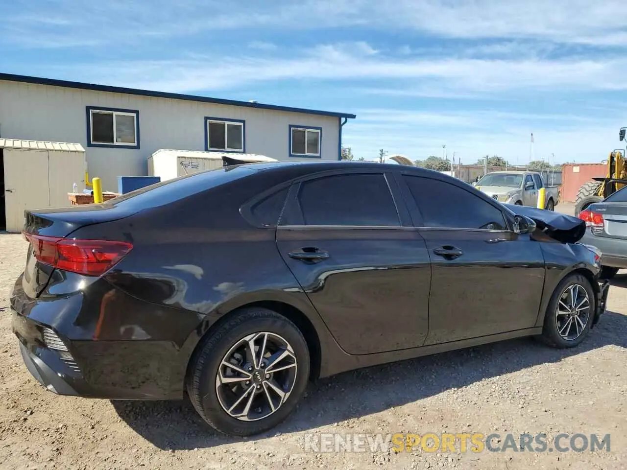 3 Photograph of a damaged car 3KPF24AD6RE692783 KIA FORTE 2024
