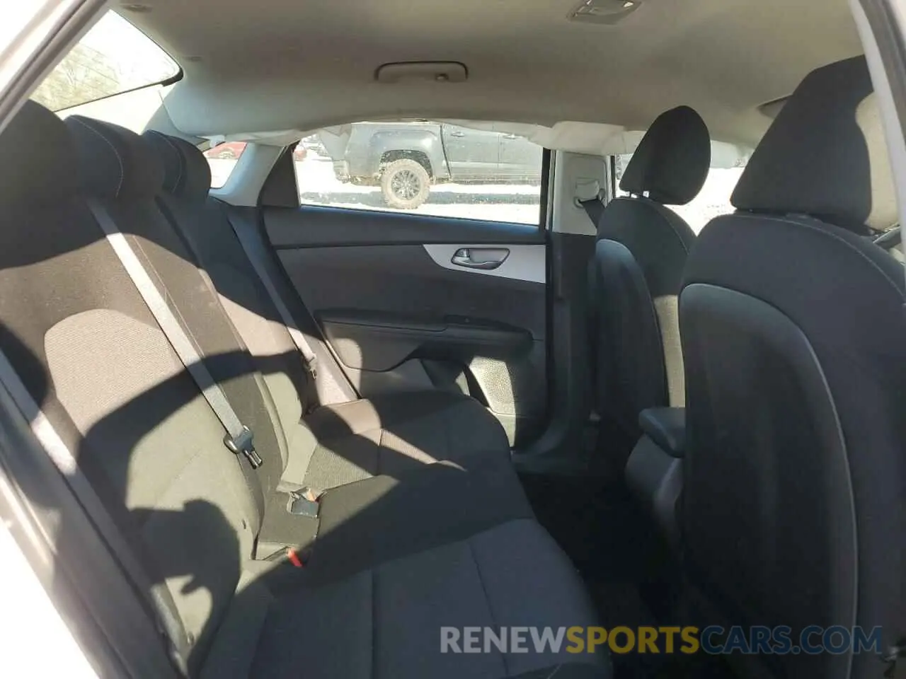 10 Photograph of a damaged car 3KPF24AD6RE722848 KIA FORTE 2024