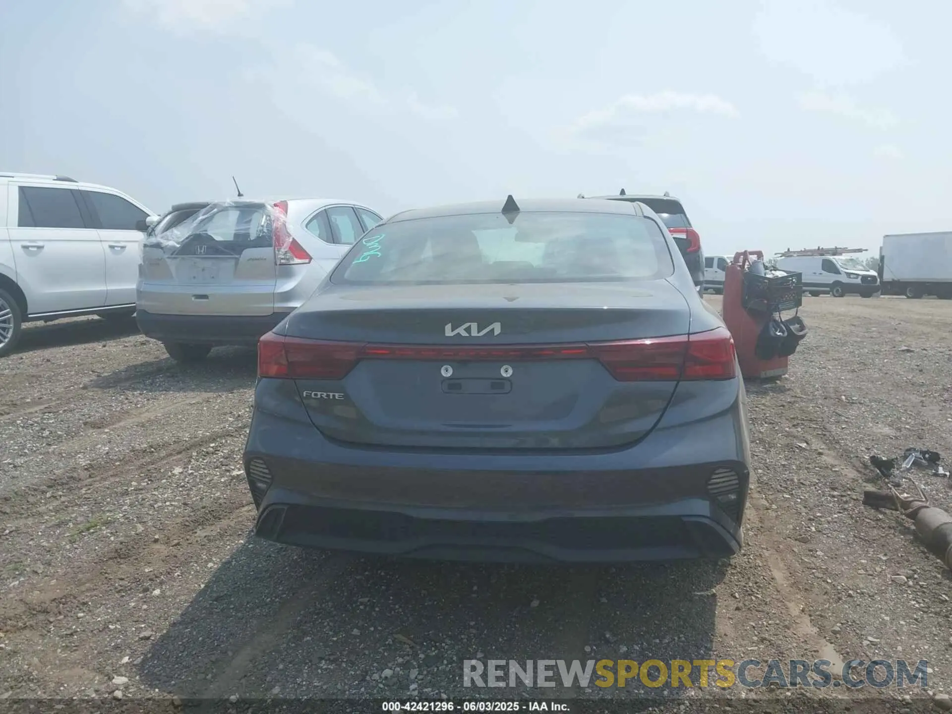 17 Photograph of a damaged car 3KPF24AD6RE732490 KIA FORTE 2024