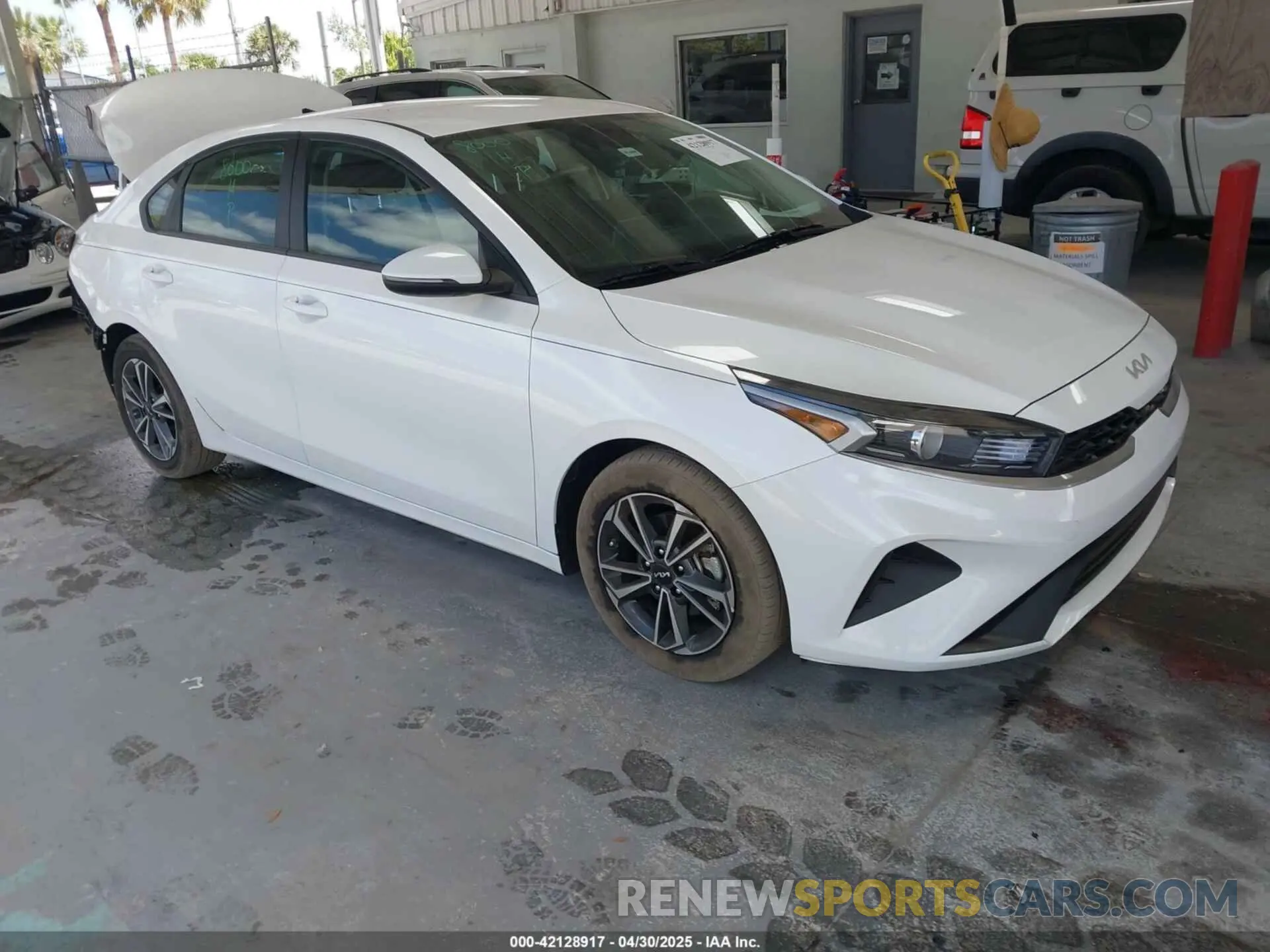 1 Photograph of a damaged car 3KPF24AD6RE758698 KIA FORTE 2024