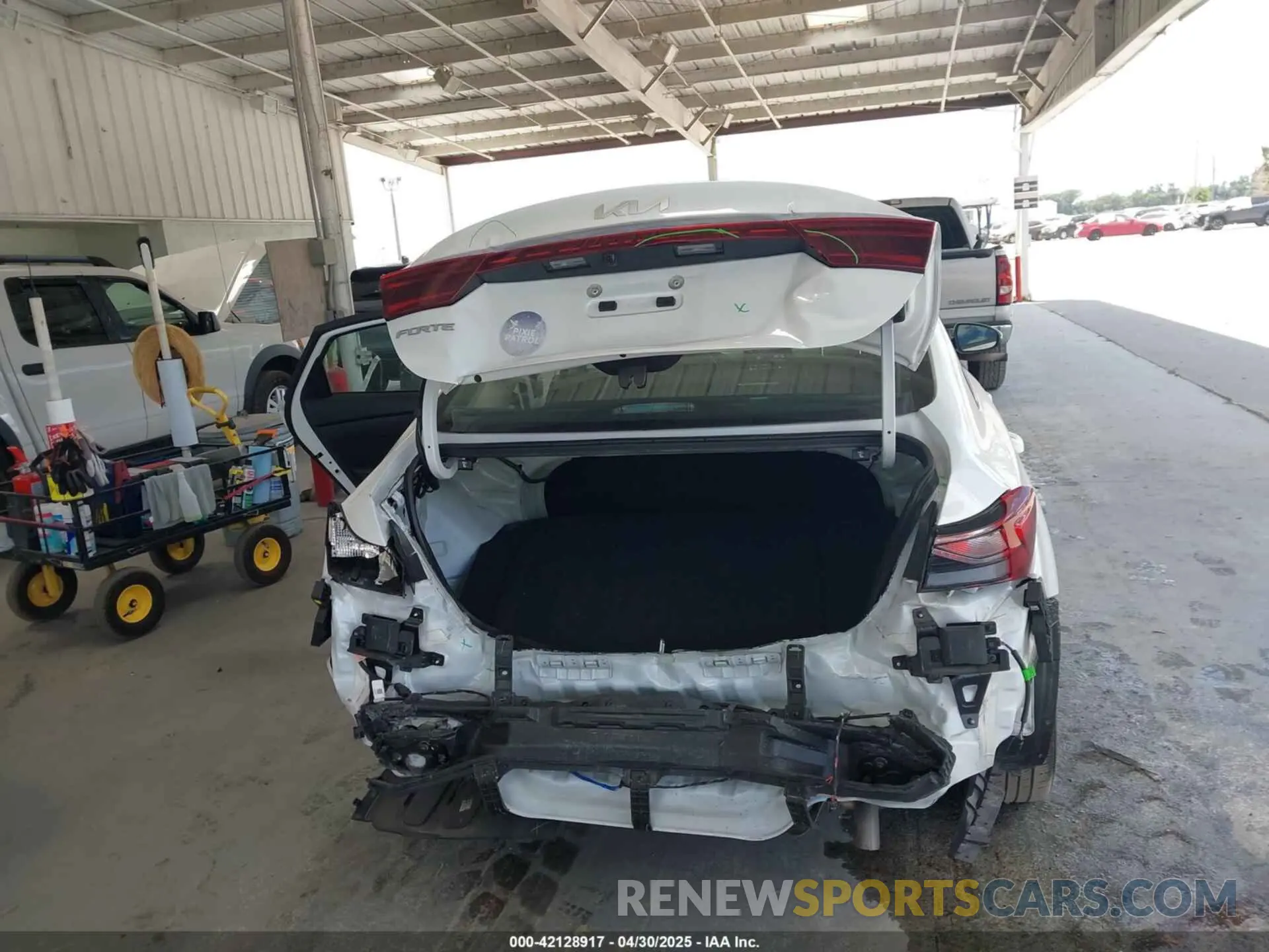 17 Photograph of a damaged car 3KPF24AD6RE758698 KIA FORTE 2024