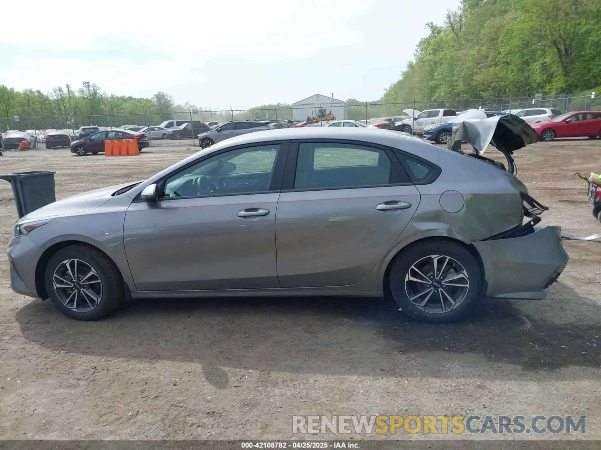 14 Photograph of a damaged car 3KPF24AD6RE761309 KIA FORTE 2024
