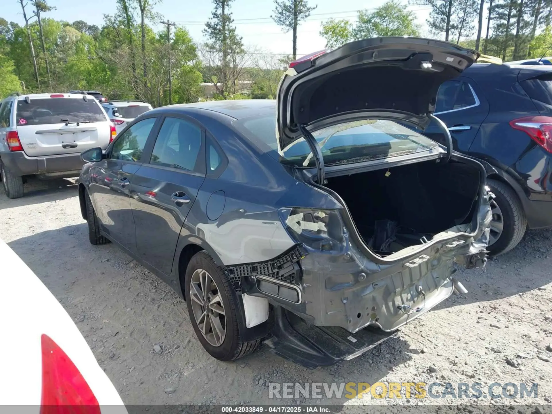 14 Photograph of a damaged car 3KPF24AD6RE788154 KIA FORTE 2024
