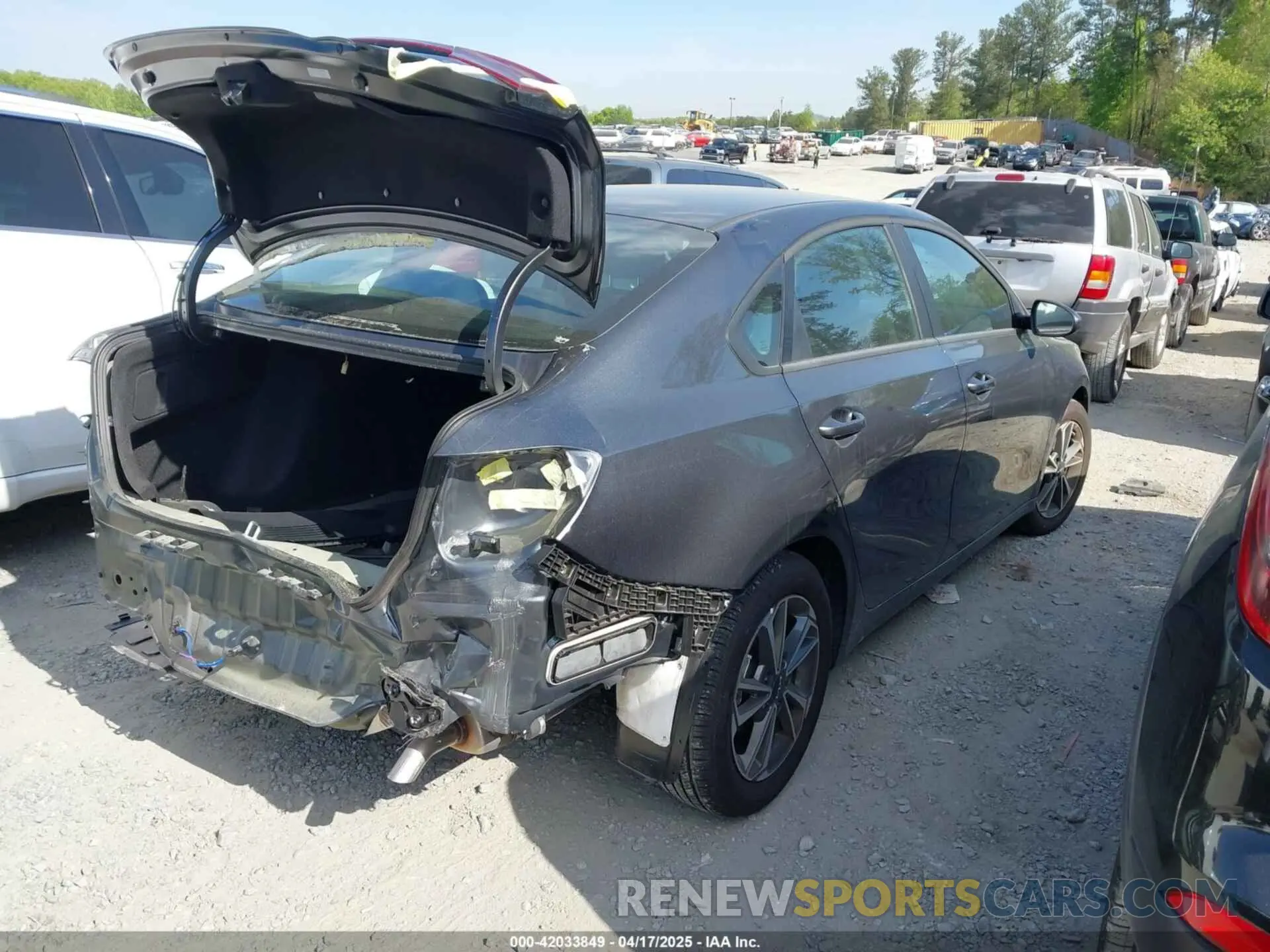 4 Photograph of a damaged car 3KPF24AD6RE788154 KIA FORTE 2024