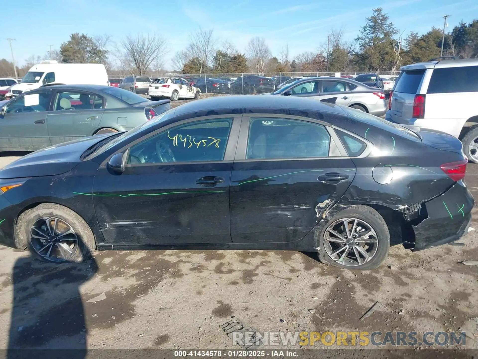 14 Photograph of a damaged car 3KPF24AD6RE806846 KIA FORTE 2024