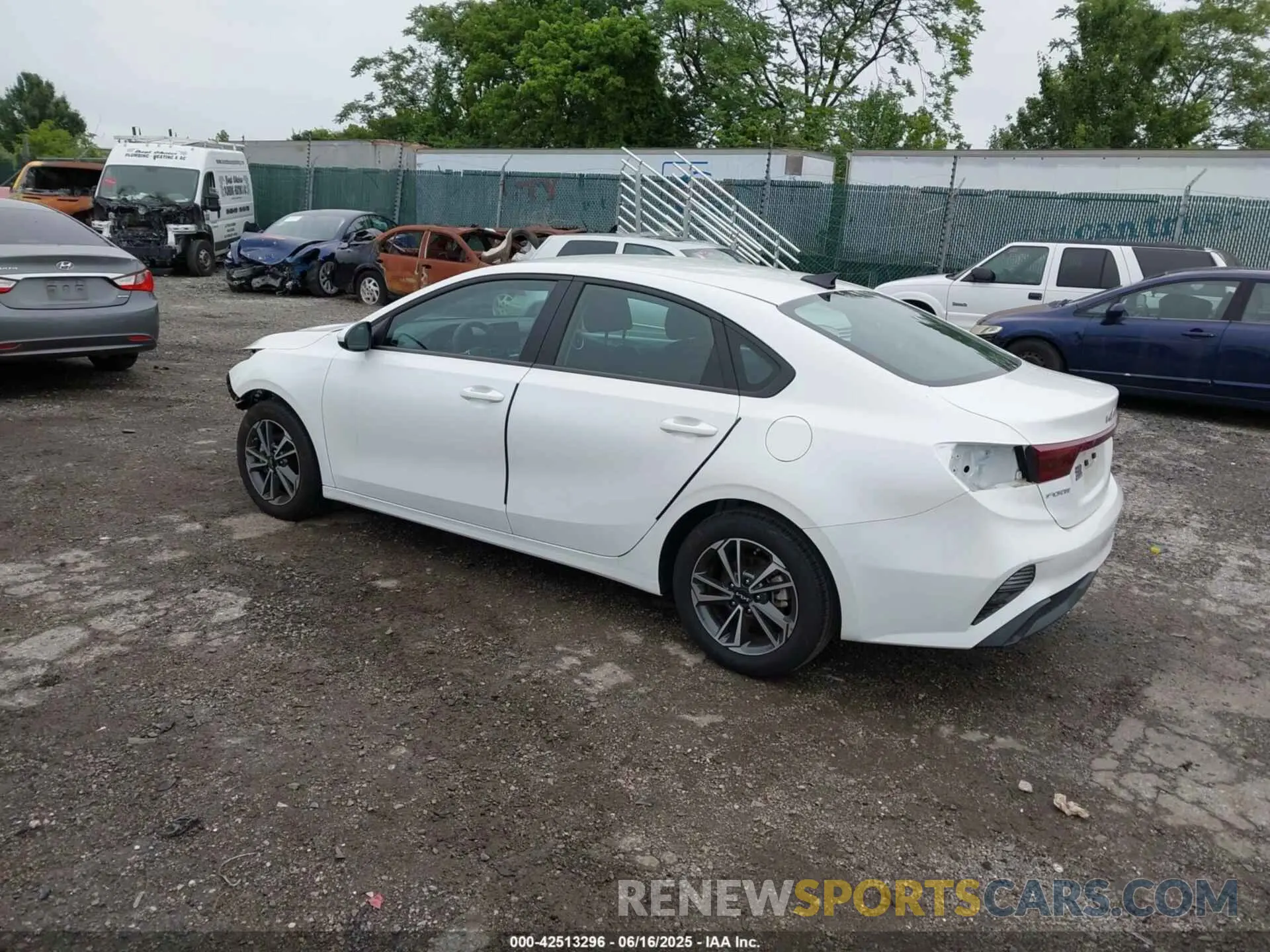 3 Photograph of a damaged car 3KPF24AD7RE735527 KIA FORTE 2024