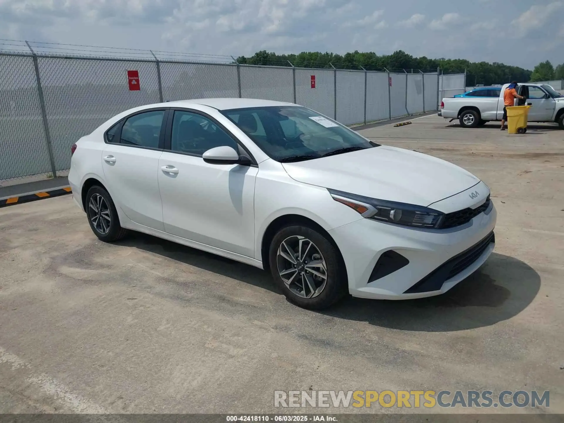 1 Photograph of a damaged car 3KPF24AD7RE826183 KIA FORTE 2024