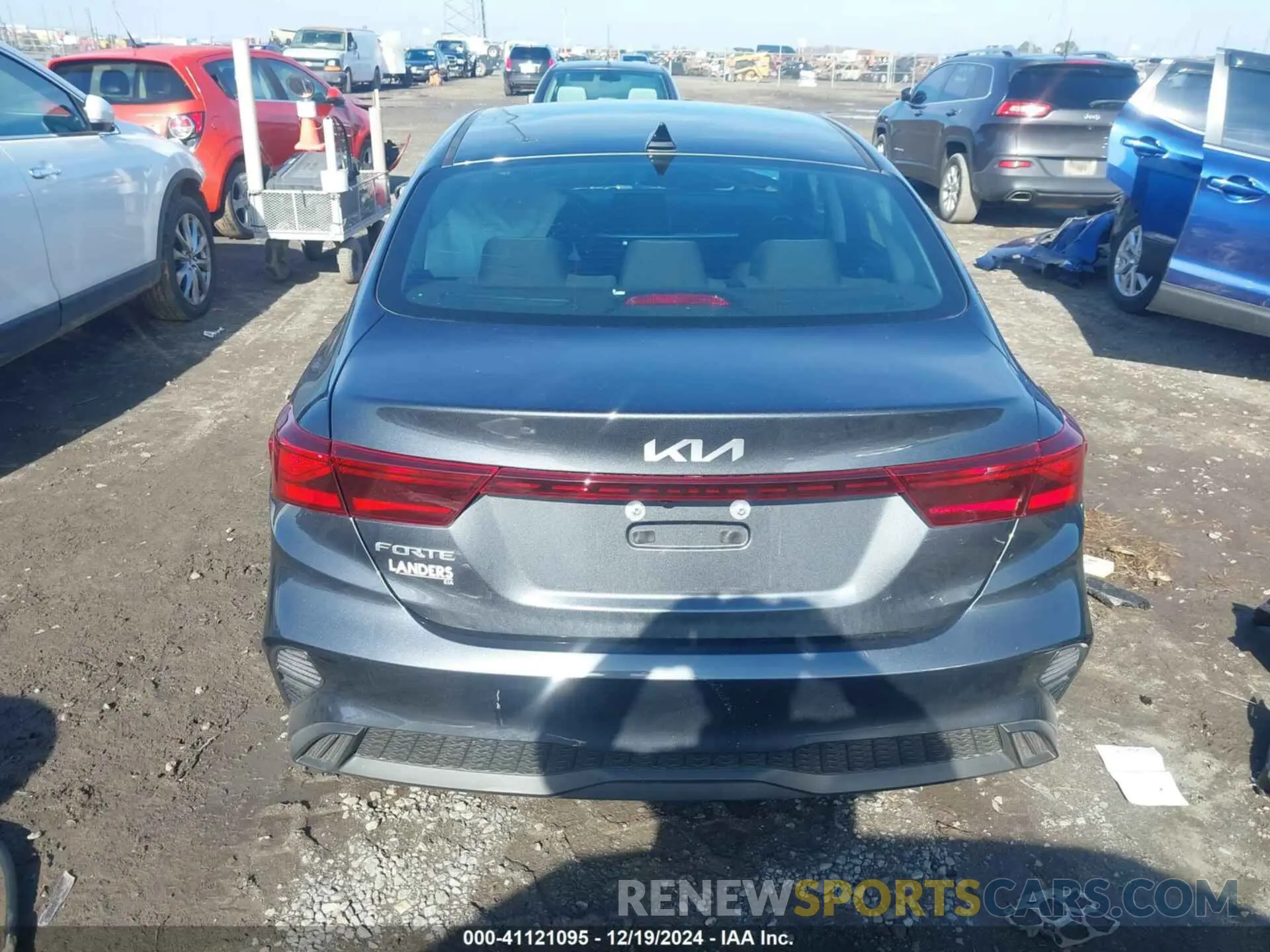 17 Photograph of a damaged car 3KPF24AD7RE829262 KIA FORTE 2024