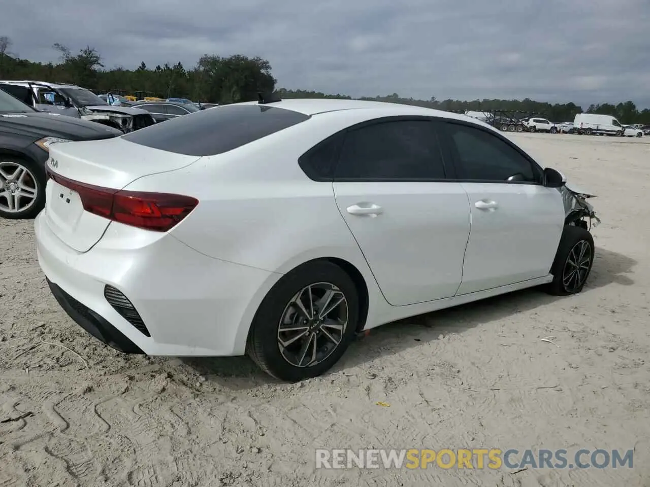 3 Photograph of a damaged car 3KPF24AD7RE833392 KIA FORTE 2024