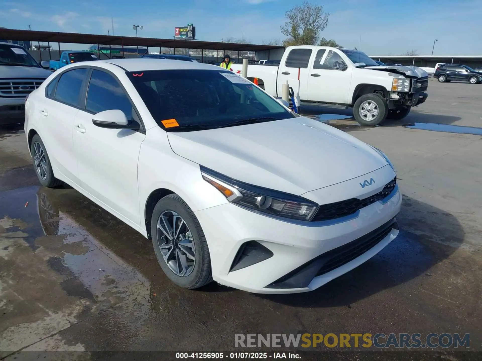 1 Photograph of a damaged car 3KPF24AD7RE837846 KIA FORTE 2024