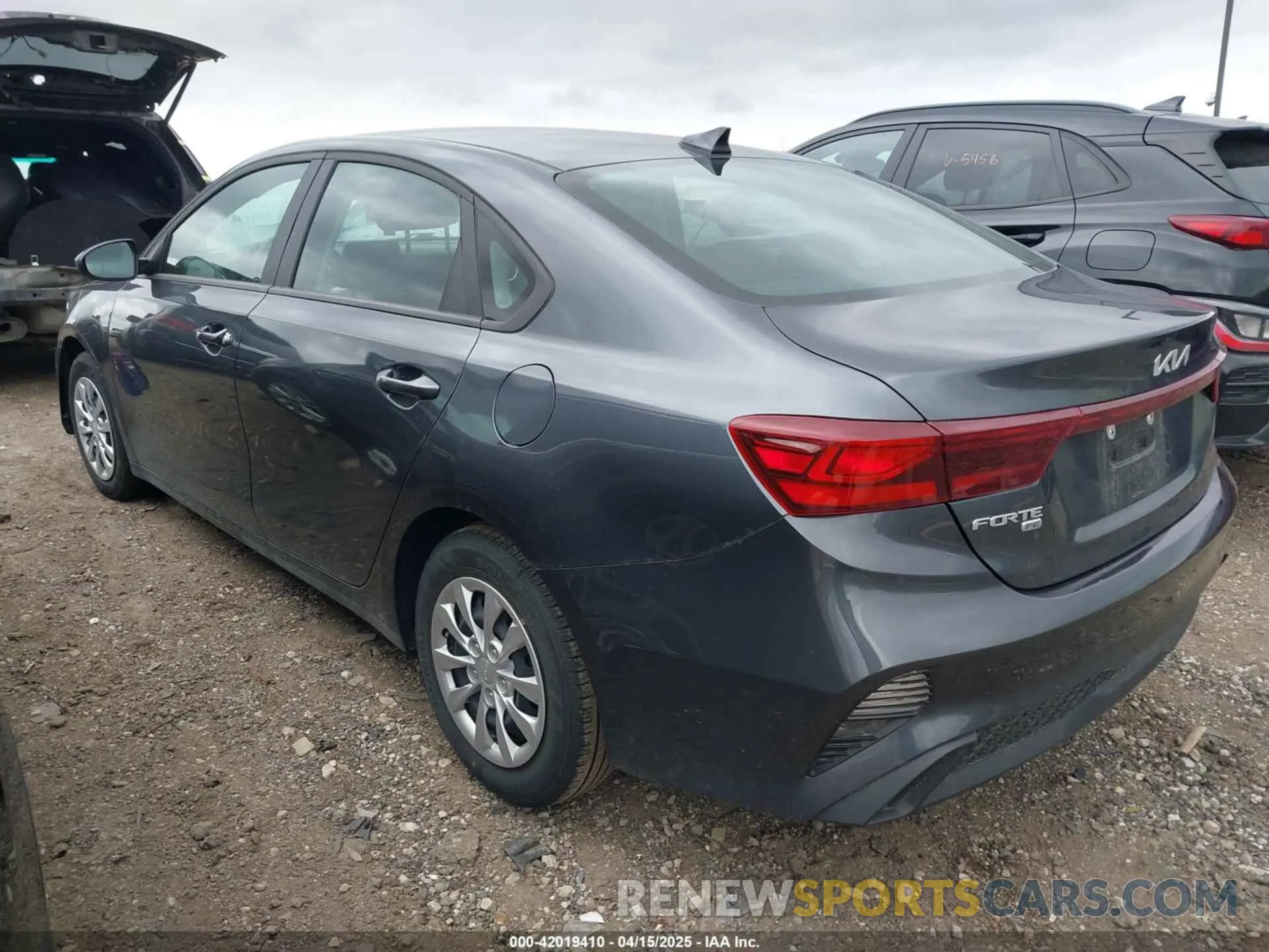 3 Photograph of a damaged car 3KPF24AD8RE699153 KIA FORTE 2024