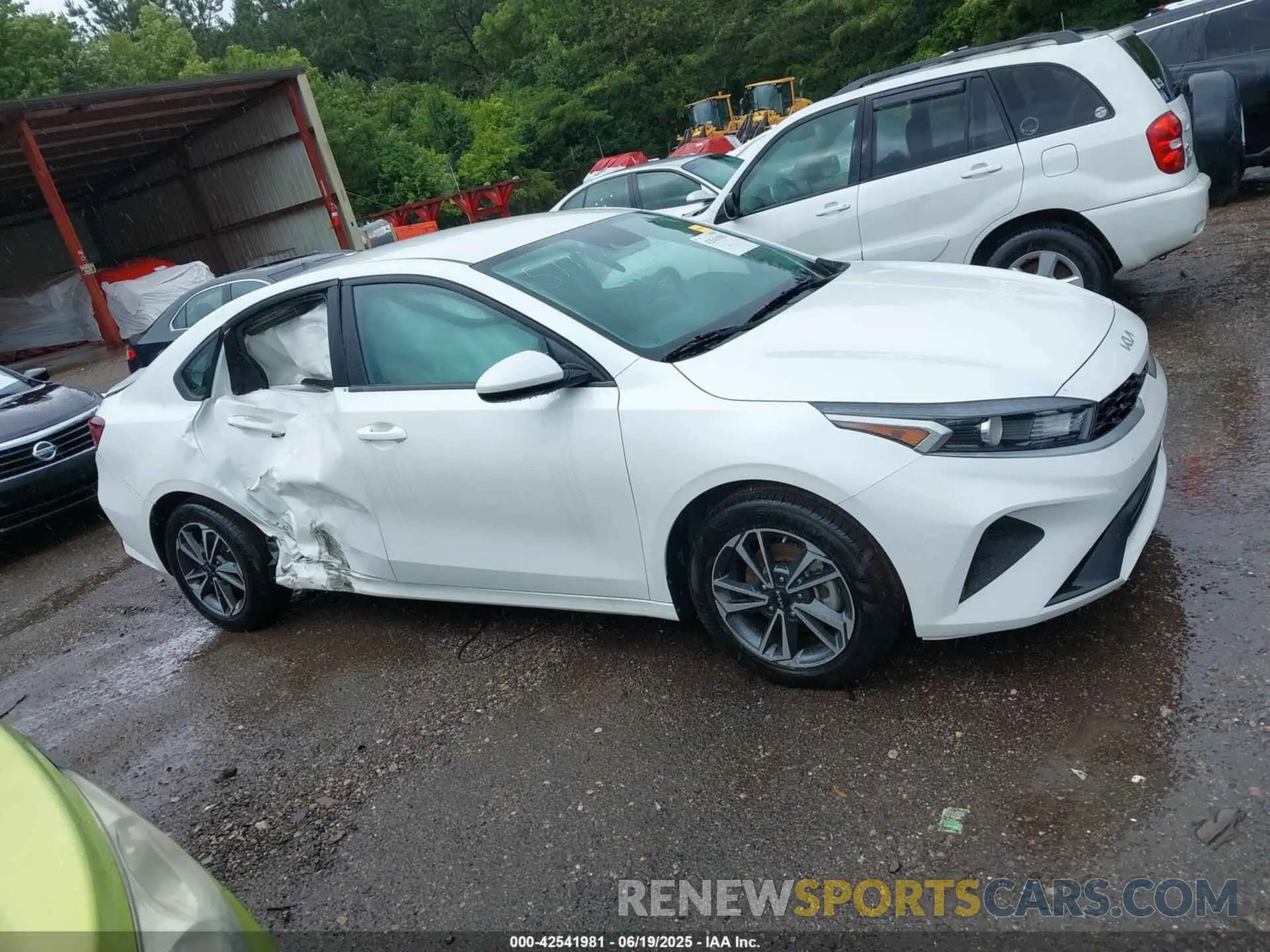 13 Photograph of a damaged car 3KPF24AD8RE732877 KIA FORTE 2024
